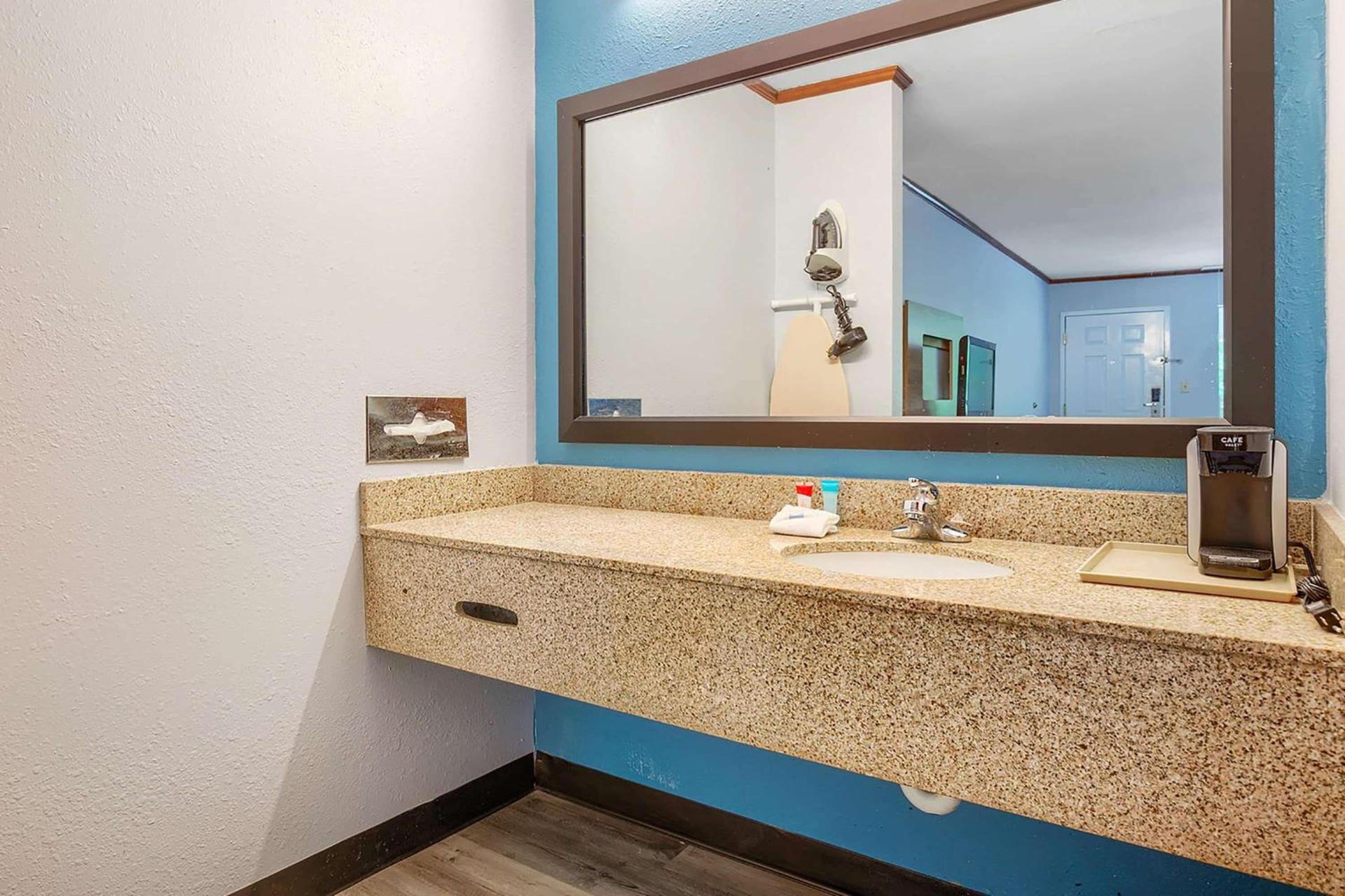 Days Inn by Wyndham Foley - North Gulf Shores photo 11