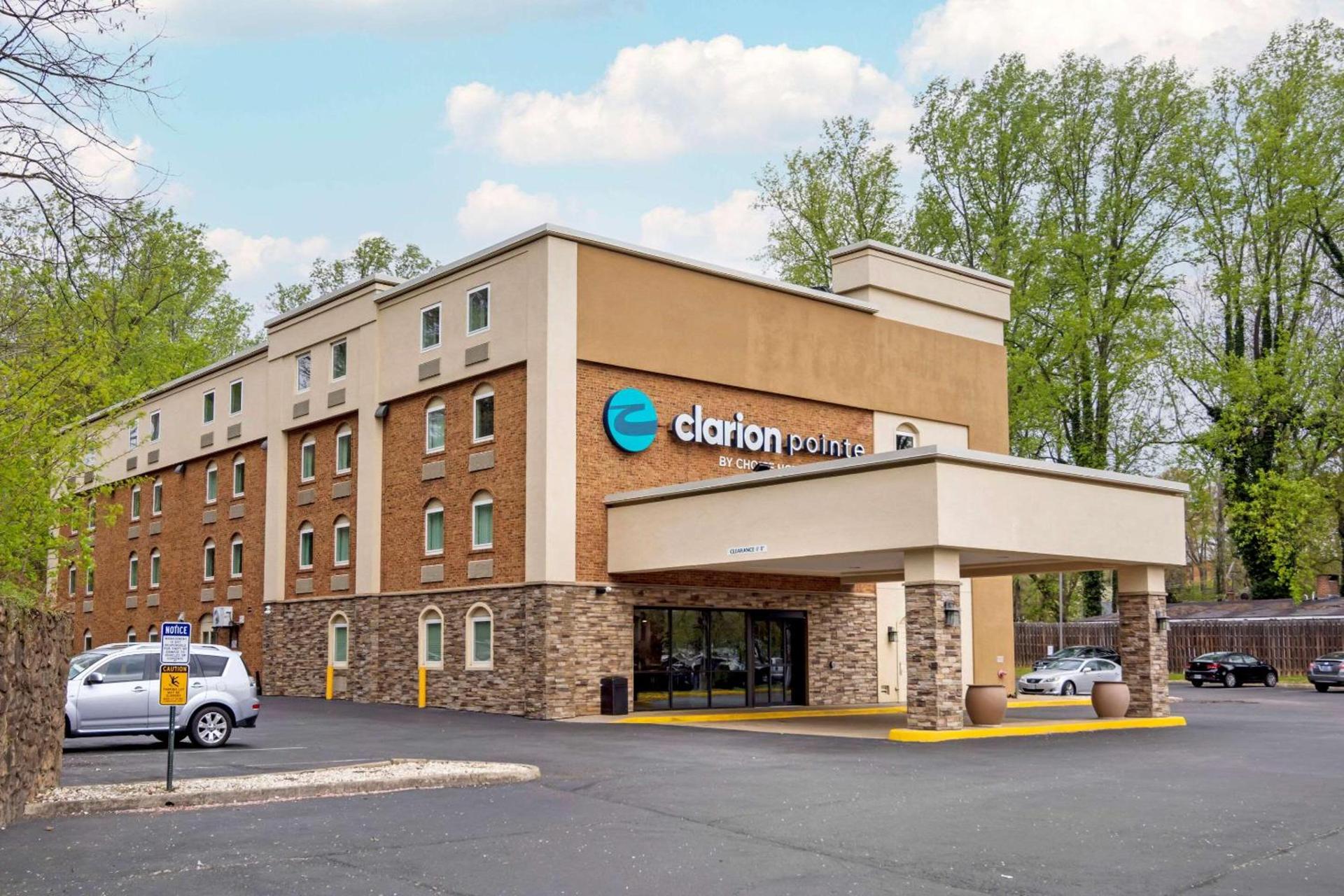 Clarion Pointe Charlottesville photo 3