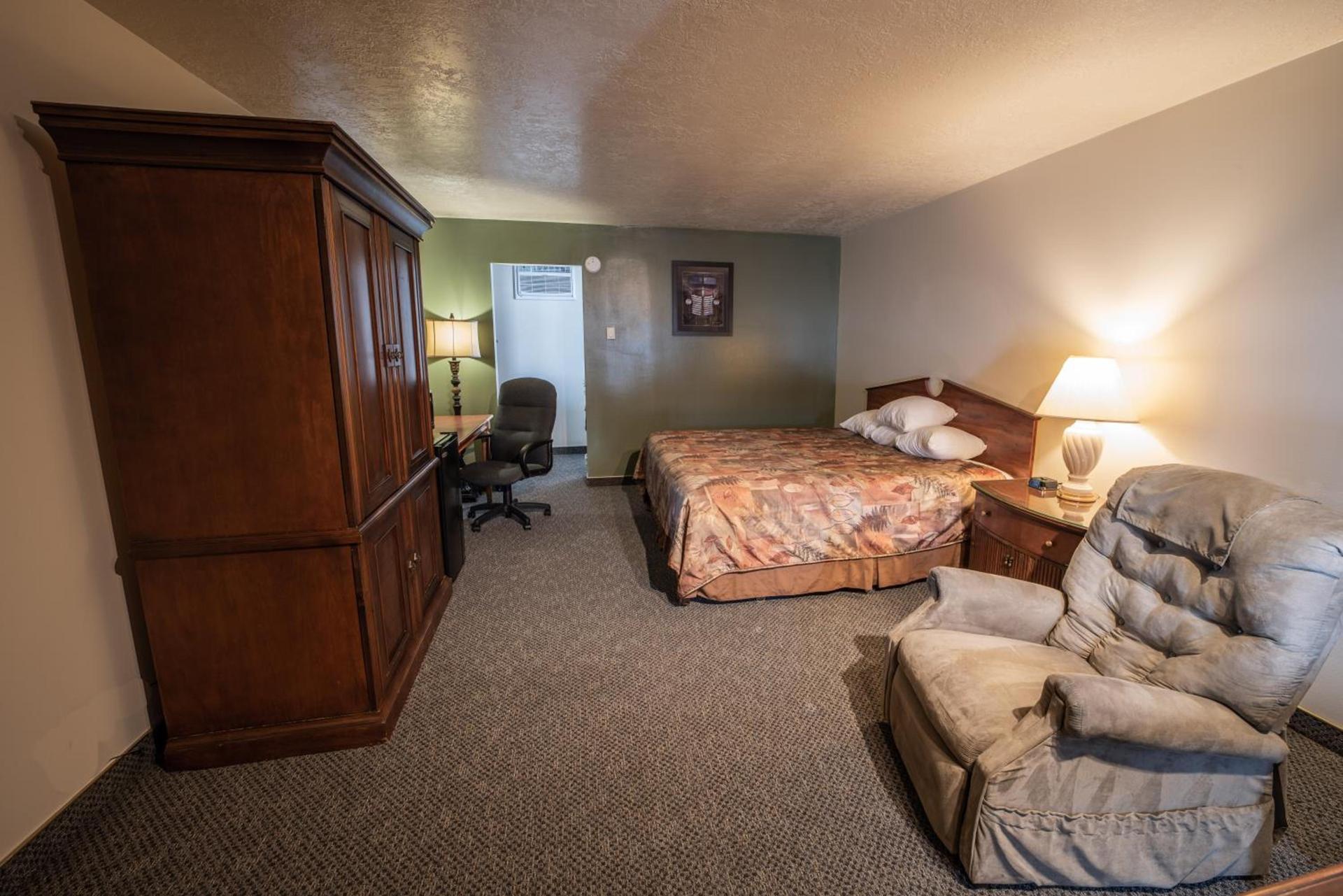 Clover Creek Inn photo 15