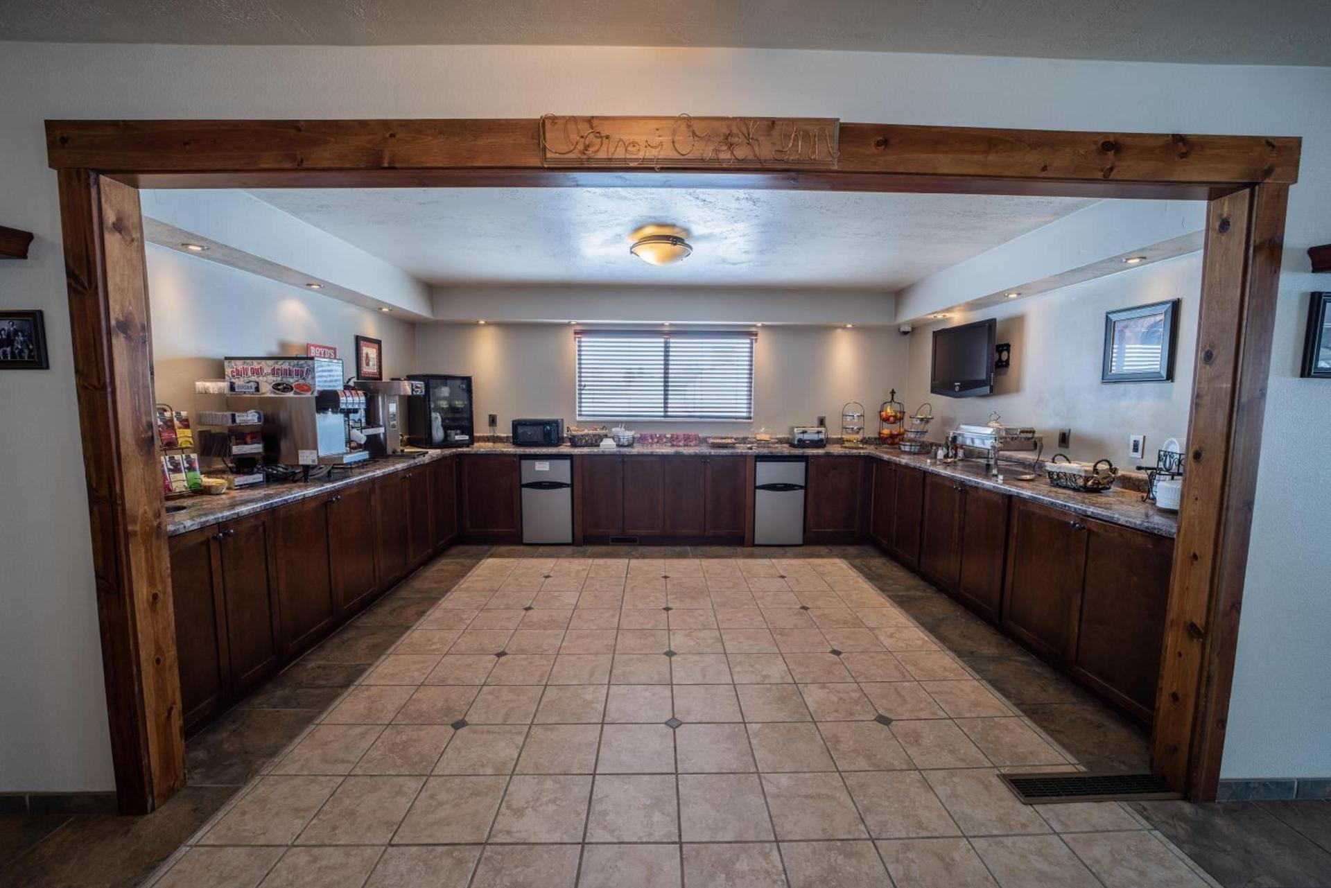 Clover Creek Inn photo 9