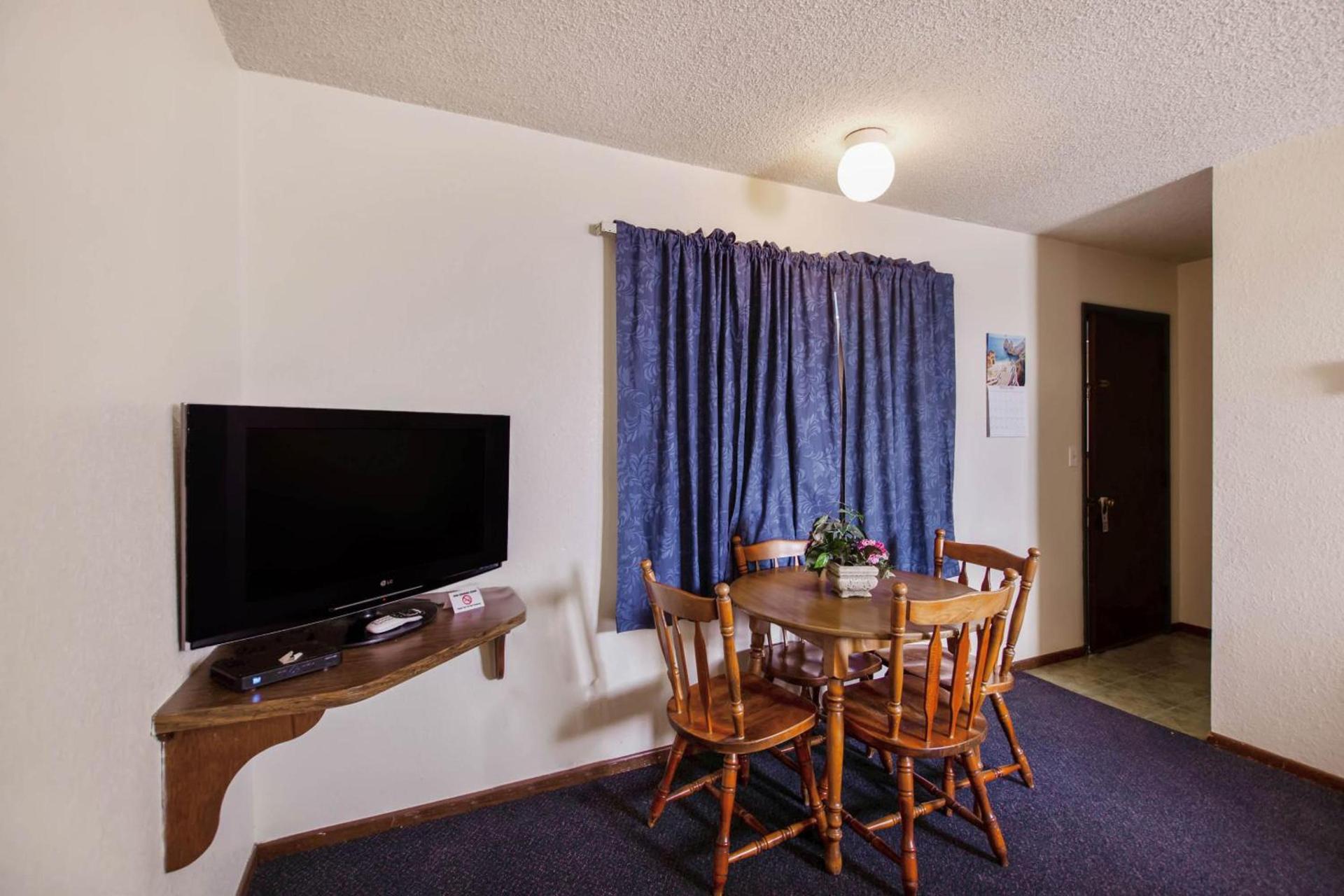 OYO Hotel Cheyenne Wells - US 40 photo 23