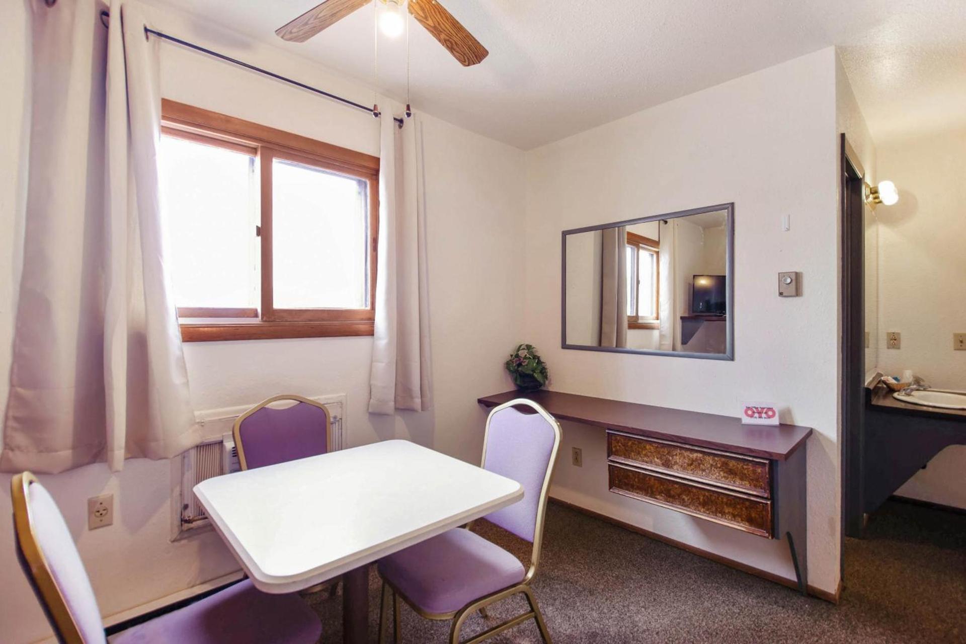 OYO Hotel Cheyenne Wells - US 40 photo 61
