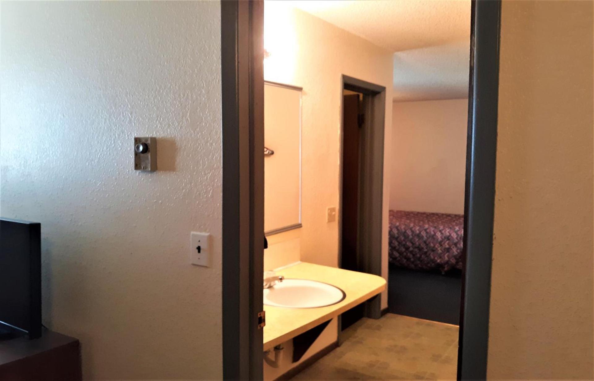 OYO Hotel Cheyenne Wells - US 40 photo 33
