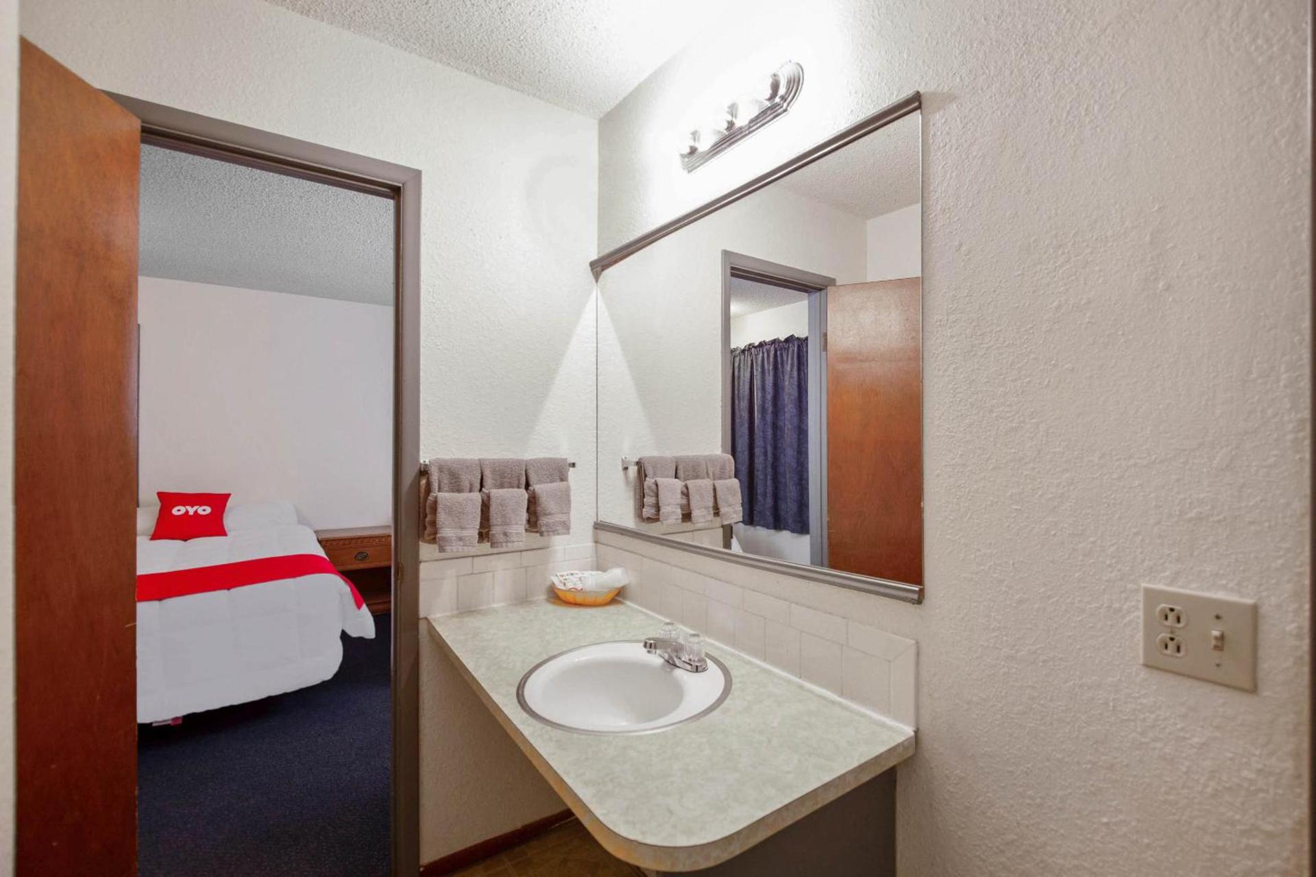 OYO Hotel Cheyenne Wells - US 40 photo 50