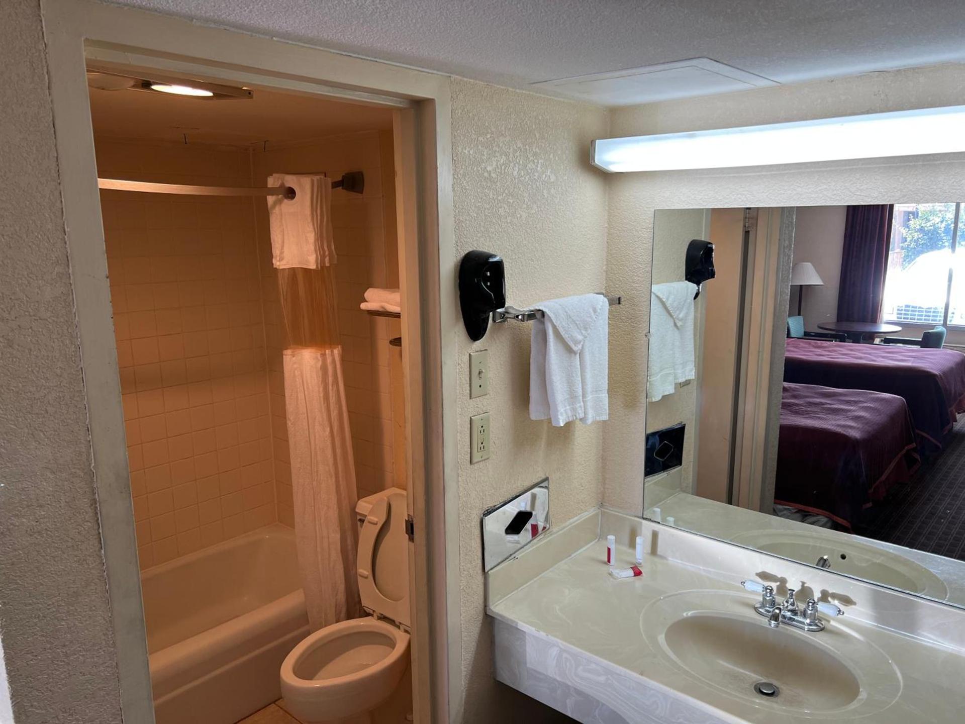 Rodeway Inn Cleveland TN I-75 photo 30