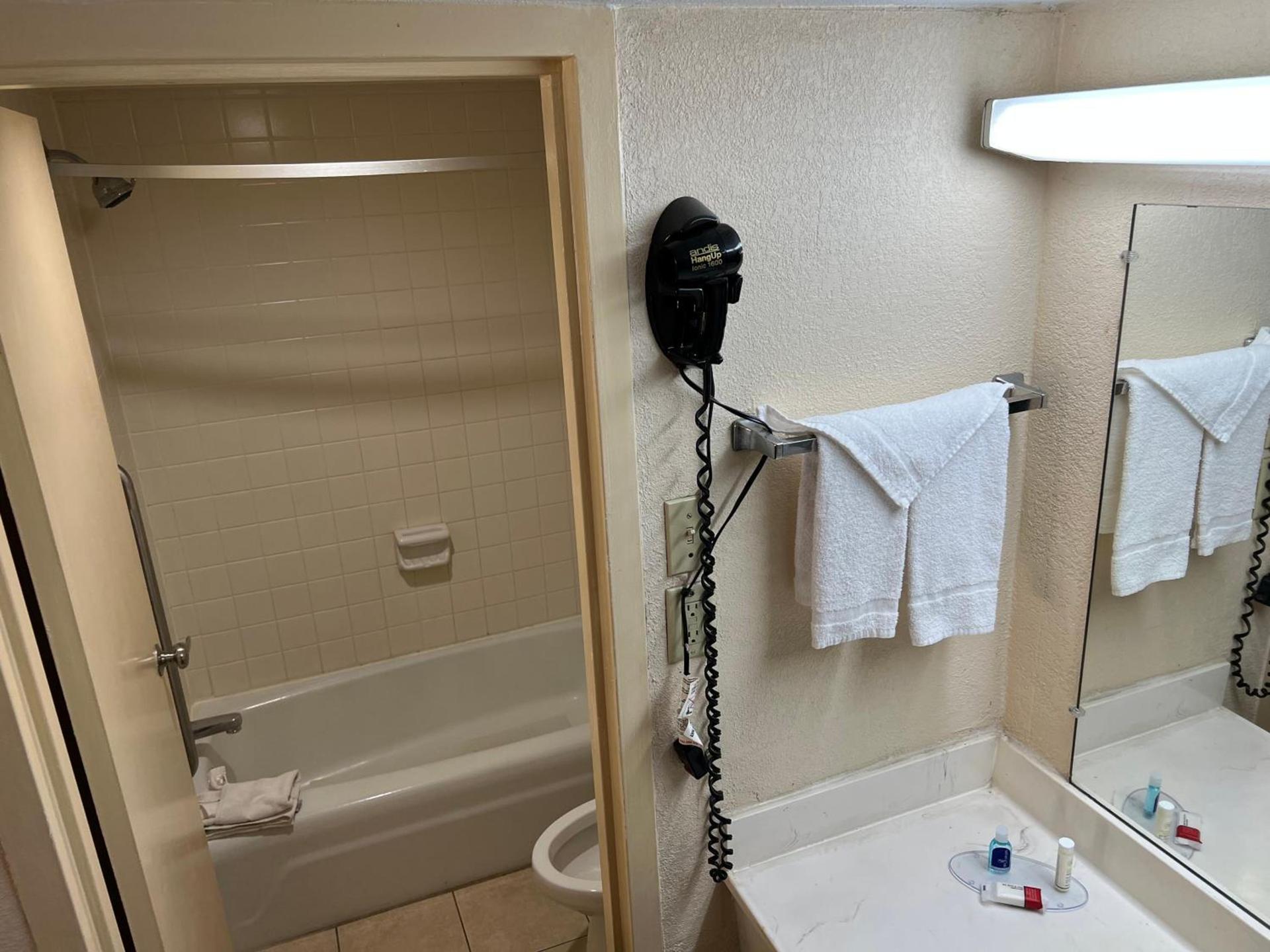 Rodeway Inn Cleveland TN I-75 photo 40