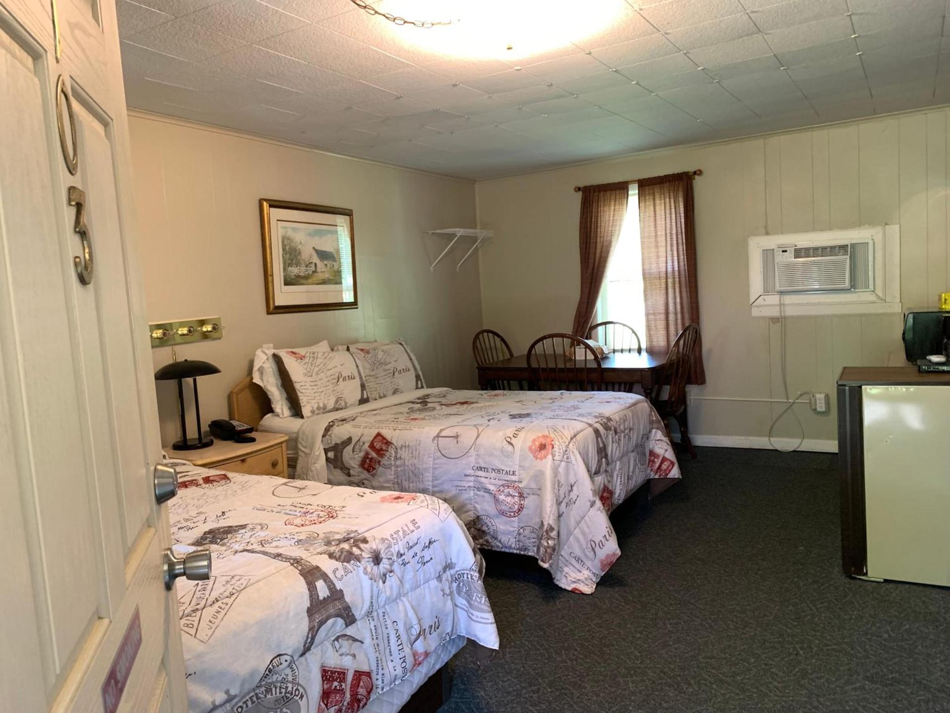 Phillips Historic Motel & Cottages photo 15