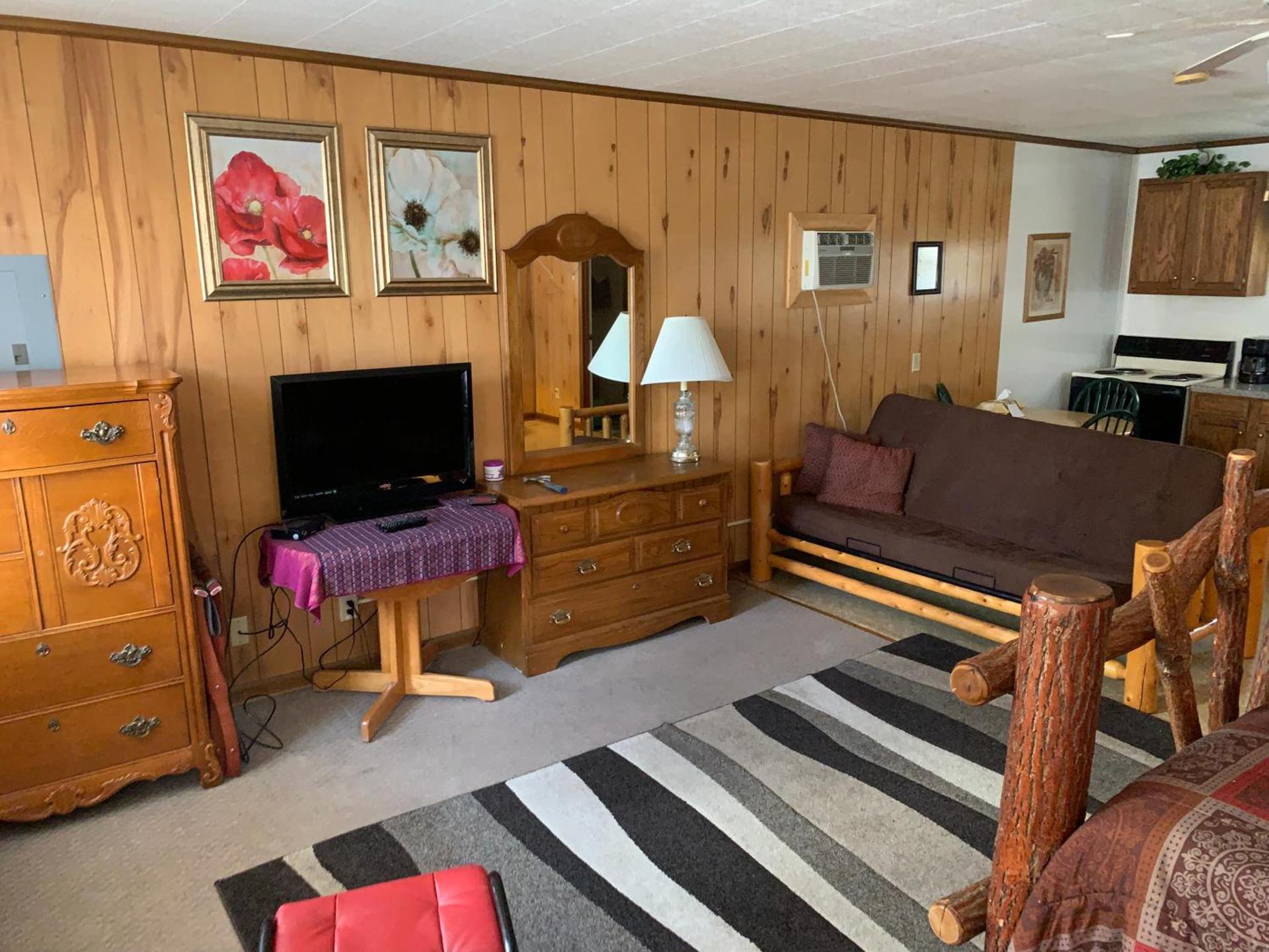 Phillips Historic Motel & Cottages photo 11