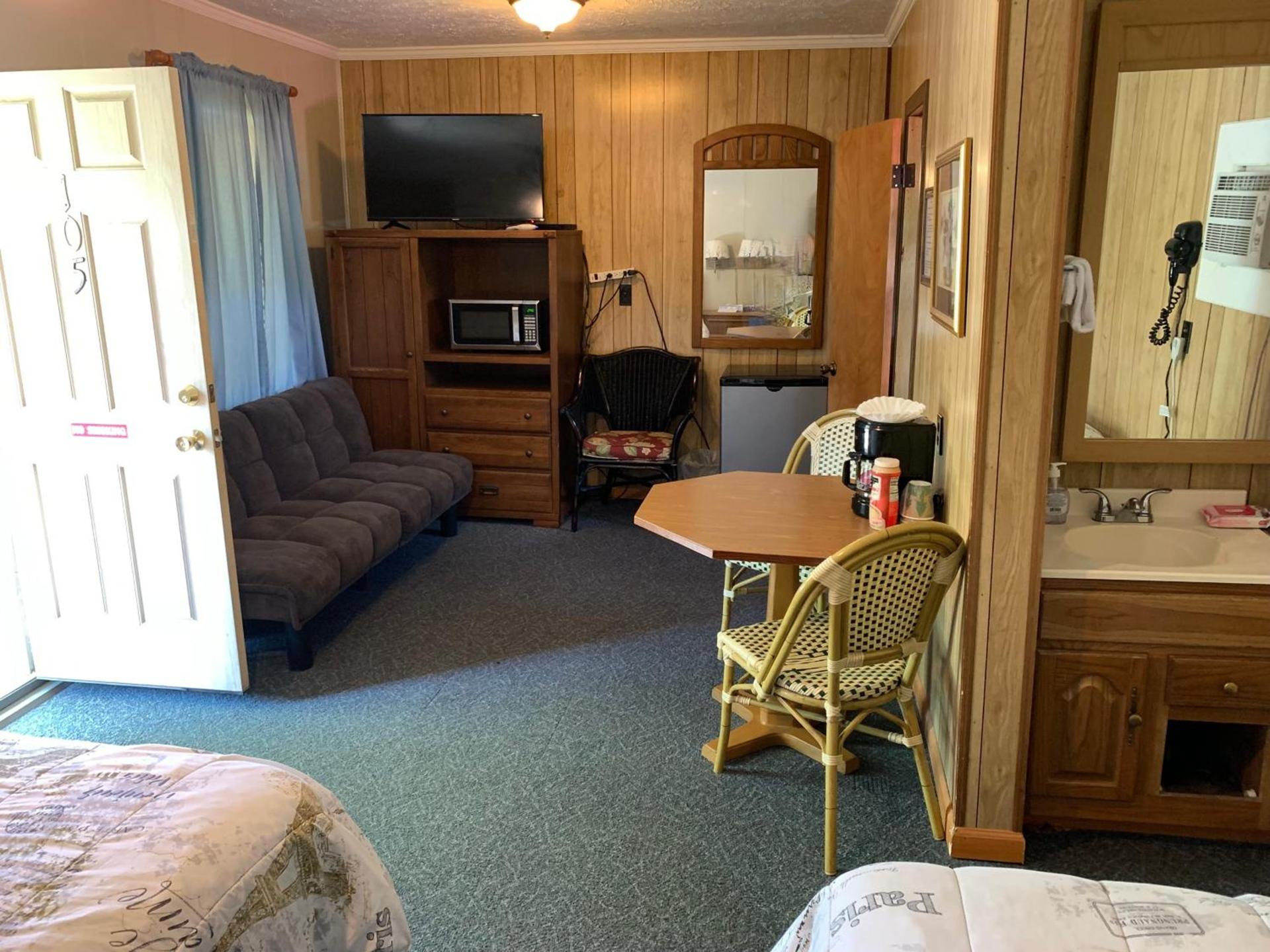 Phillips Historic Motel & Cottages photo 6
