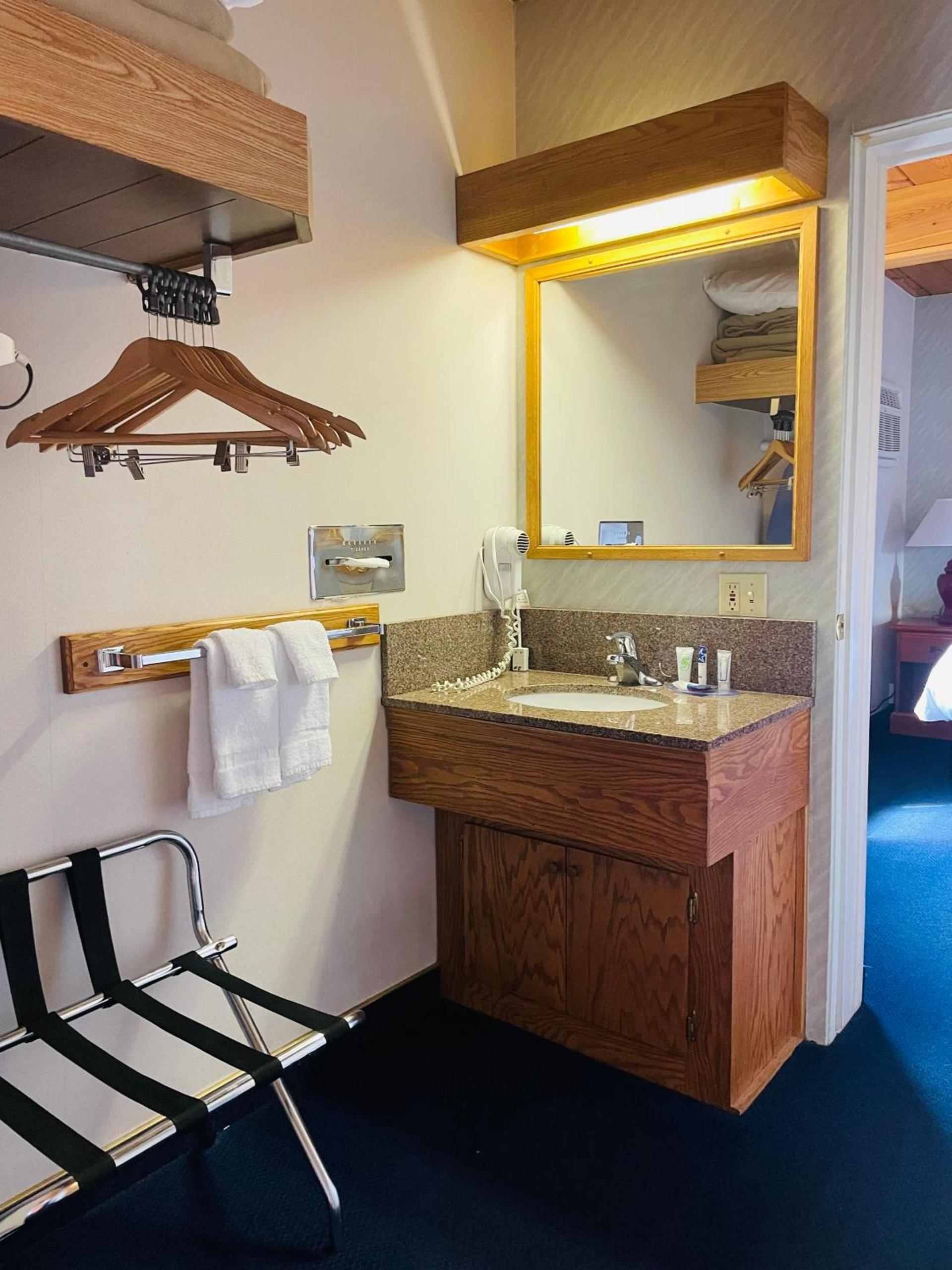 America's Best Value Inn Sandpoint photo 9