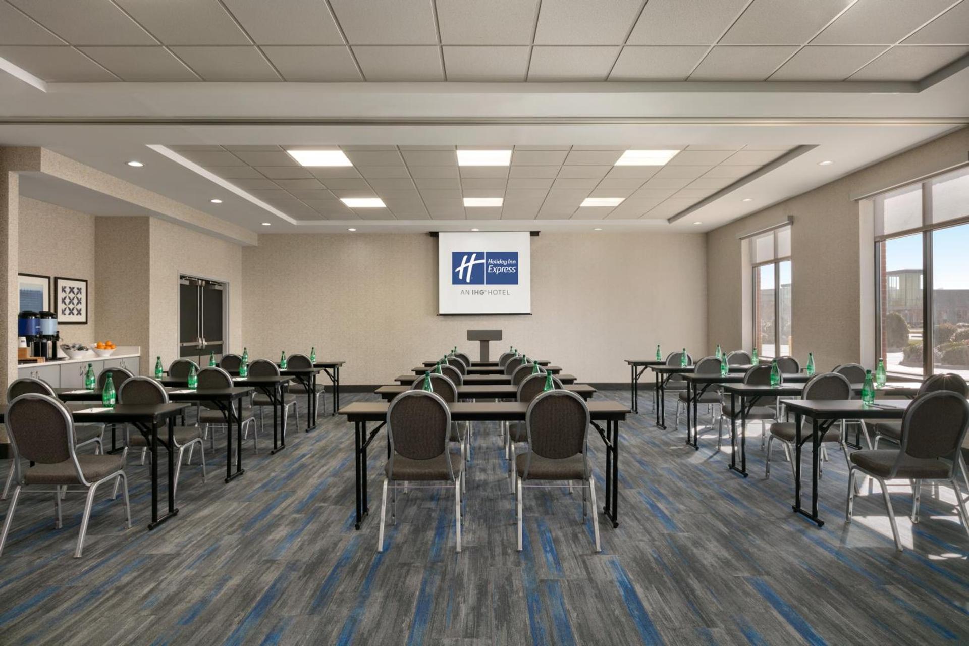 Holiday Inn Express Hotel & Suites Norfolk Airport by IHG photo 62