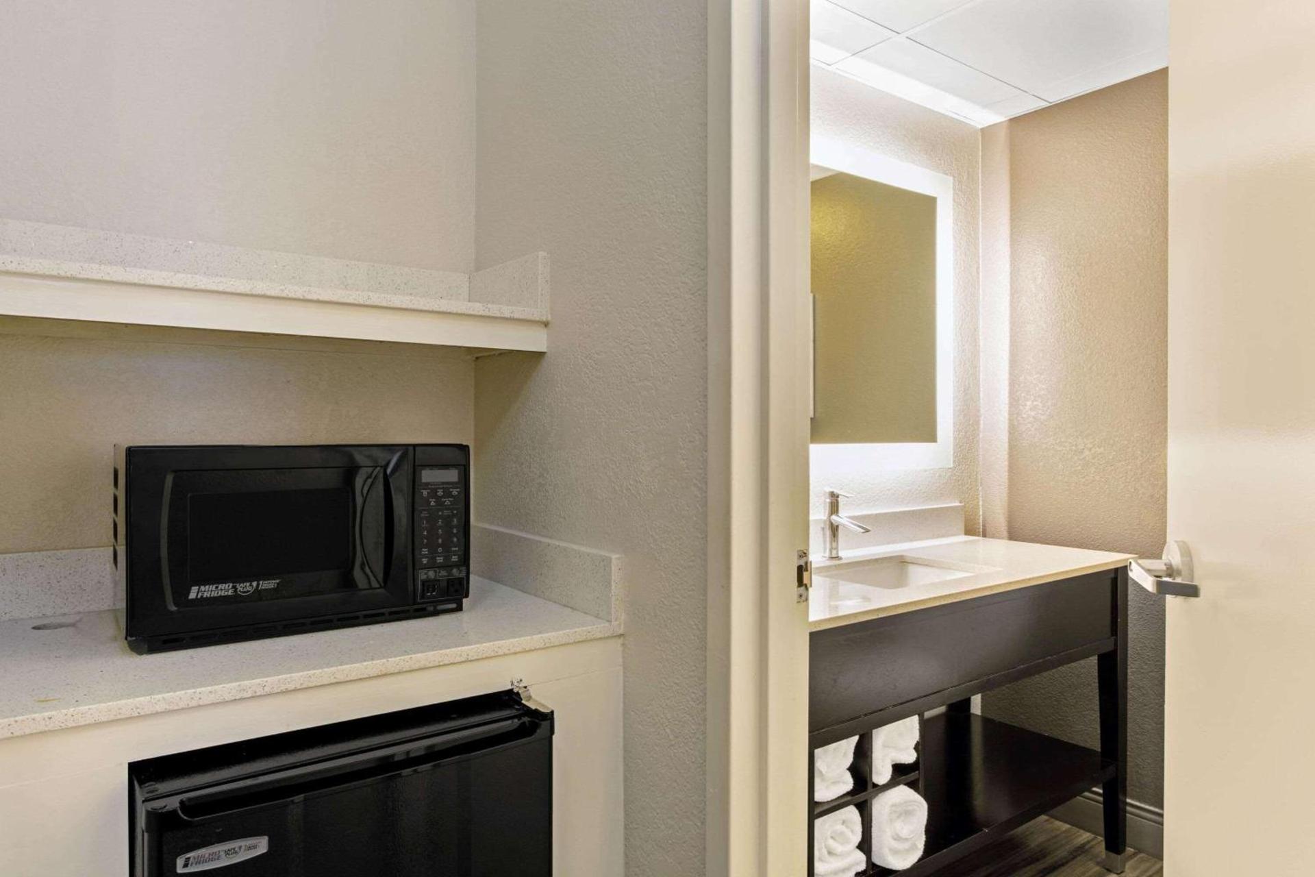 La Quinta by Wyndham Boston-Andover photo 12