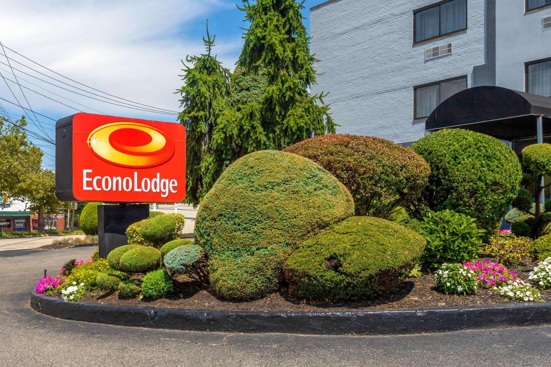 Econo Lodge Hicksville - Long Island photo 2