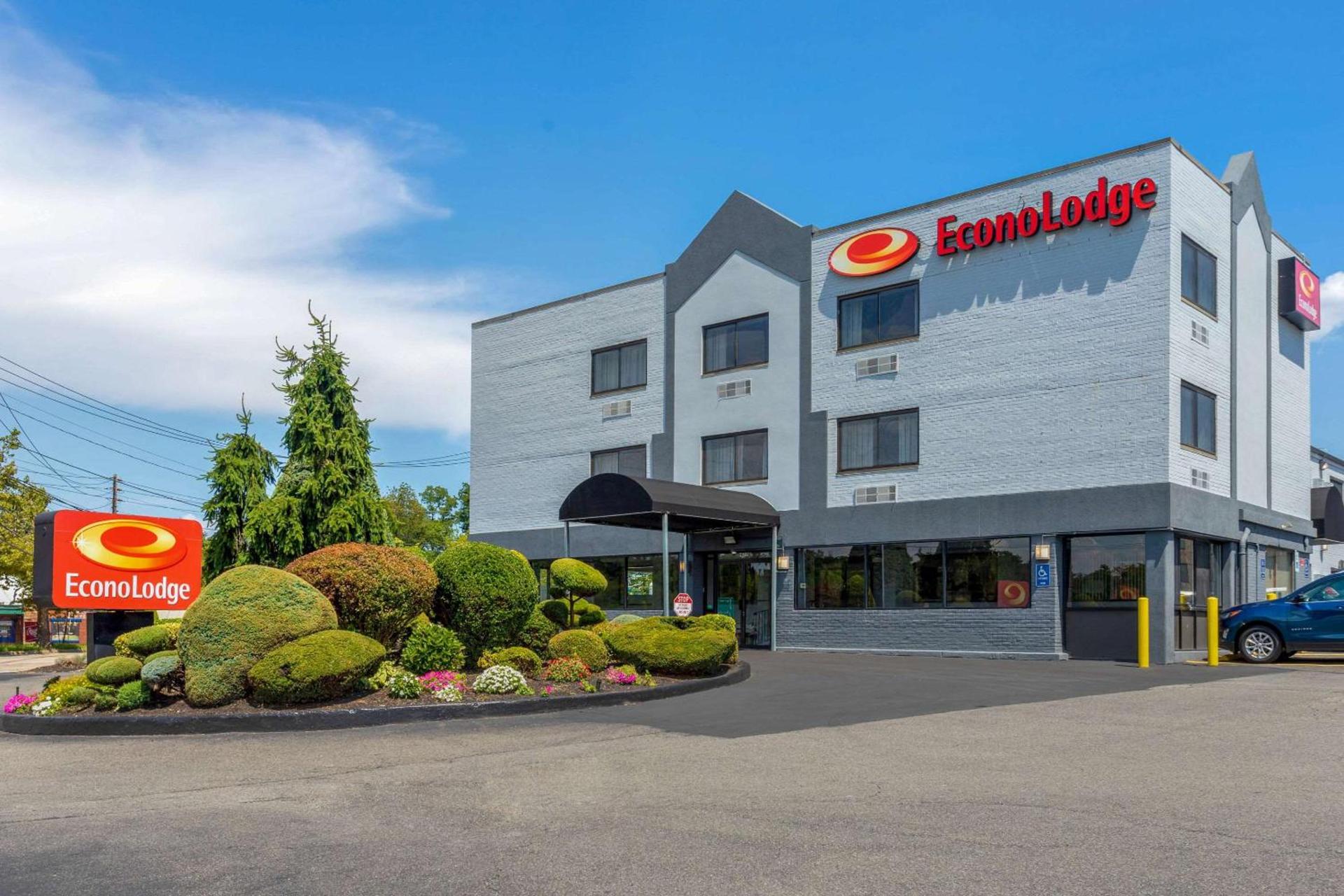 Econo Lodge Hicksville - Long Island photo 3