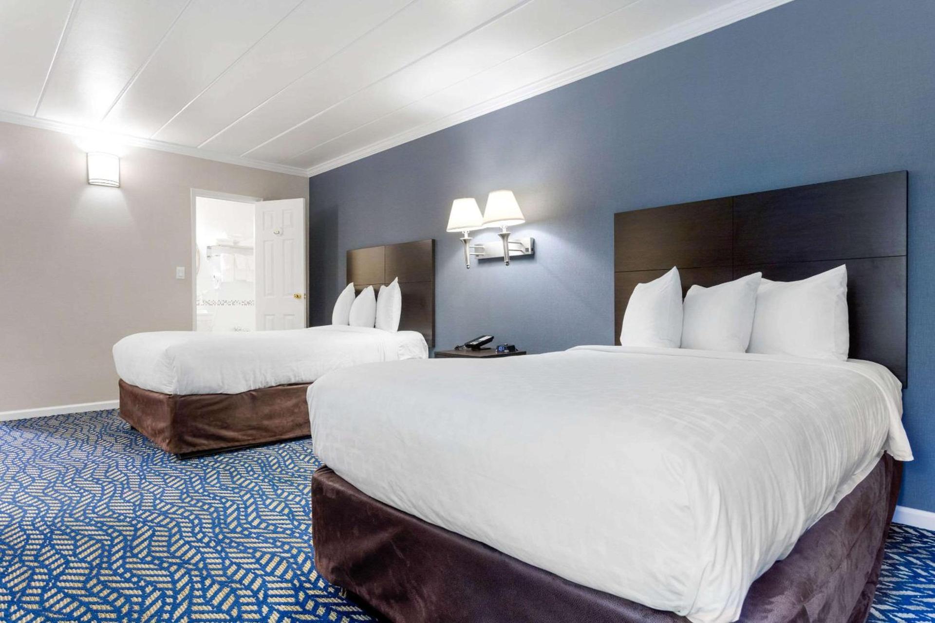 Econo Lodge Hicksville - Long Island photo 15