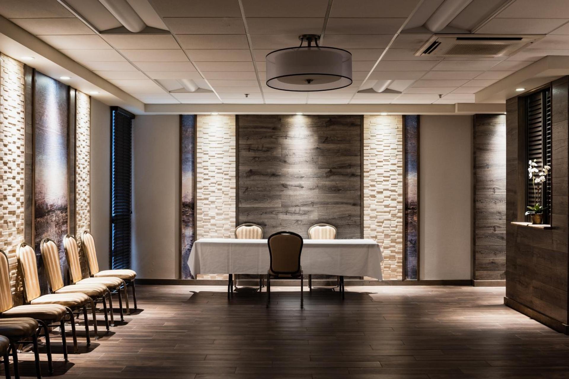 Holiday Inn Newark International Airport photo 12