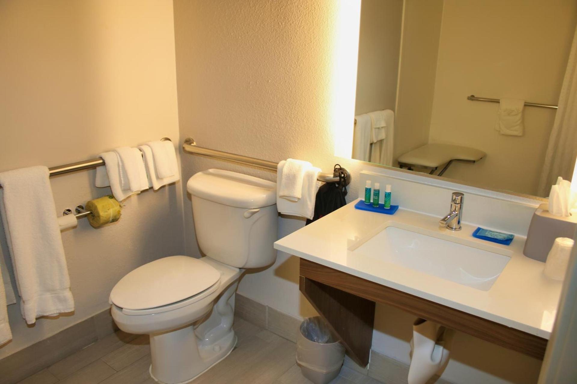 Holiday Inn Express by IHG photo 18