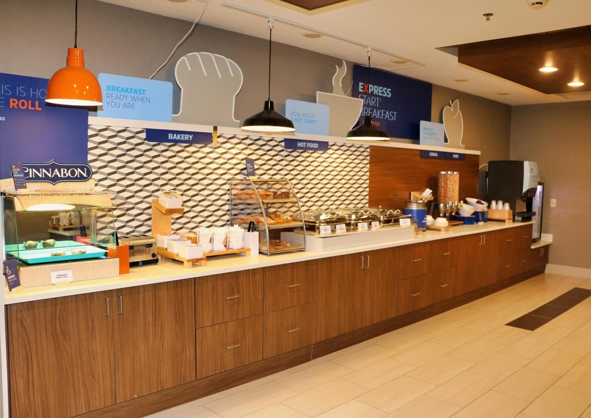 Holiday Inn Express by IHG photo 16