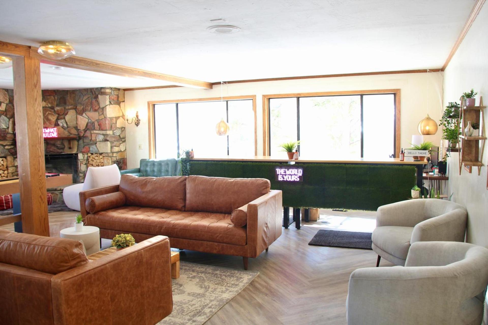 Sierra Blue Hotel & Swim Club photo 17