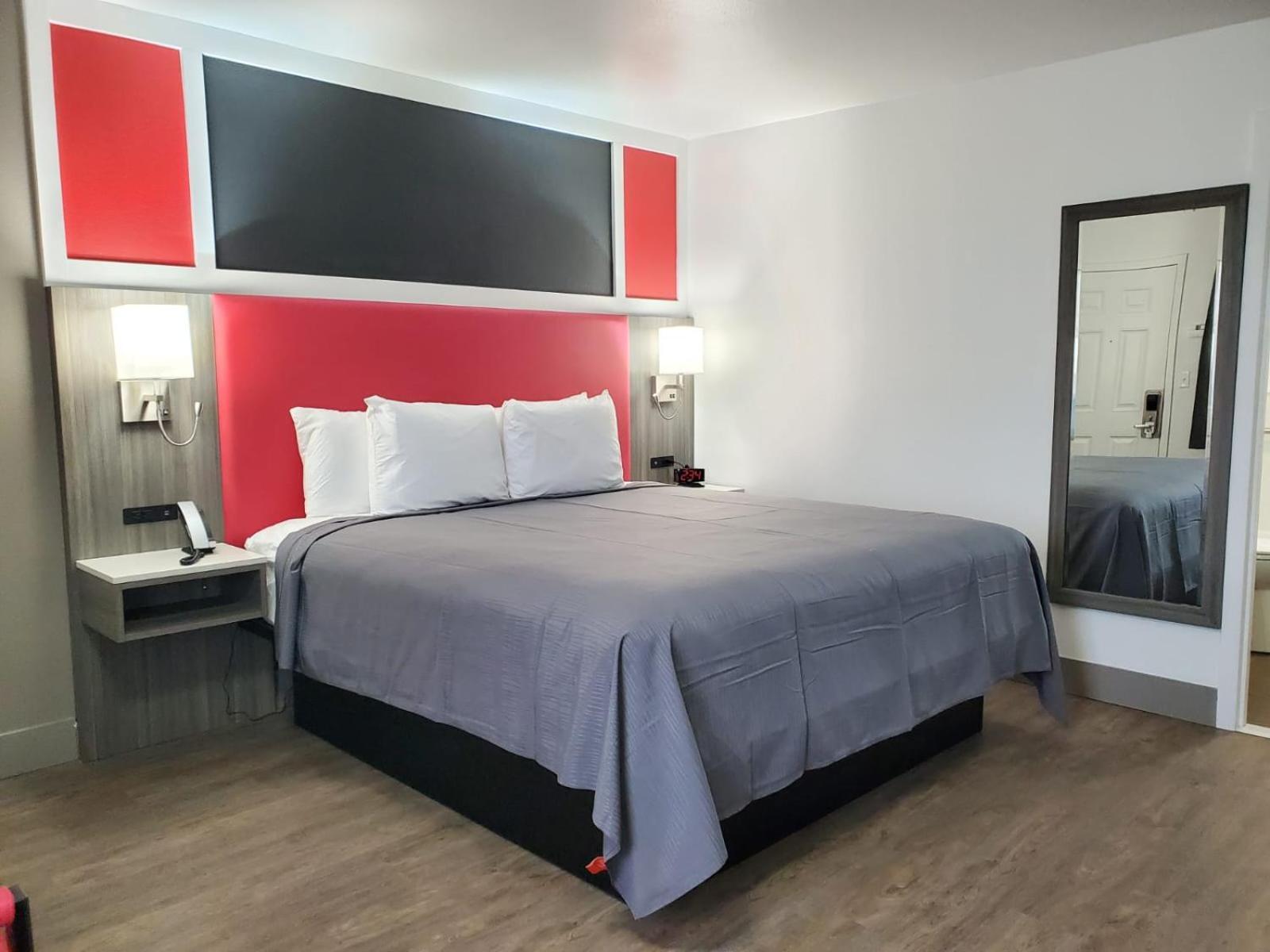 Seven Seas Inn & Suites photo 7