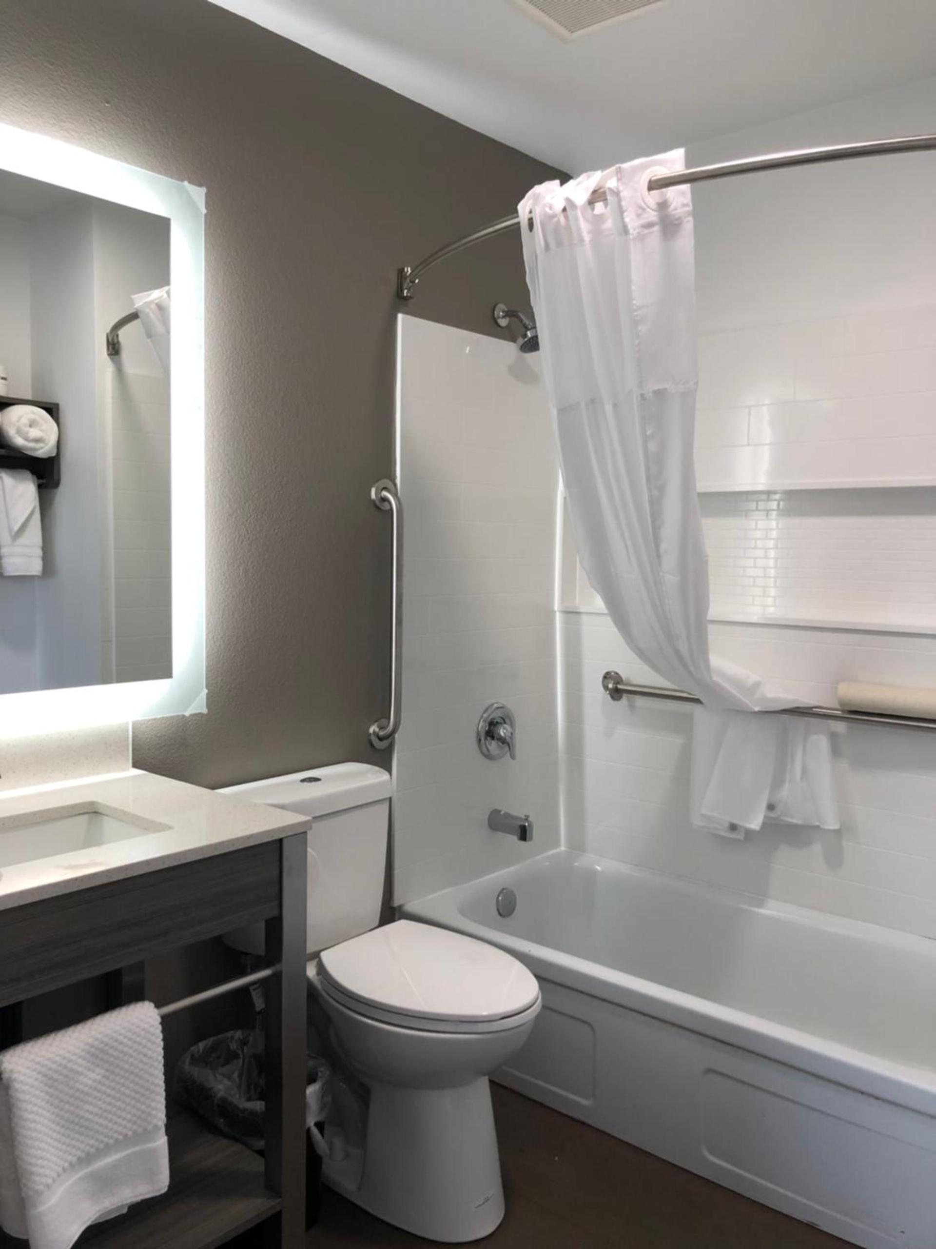 Seven Seas Inn & Suites photo 16