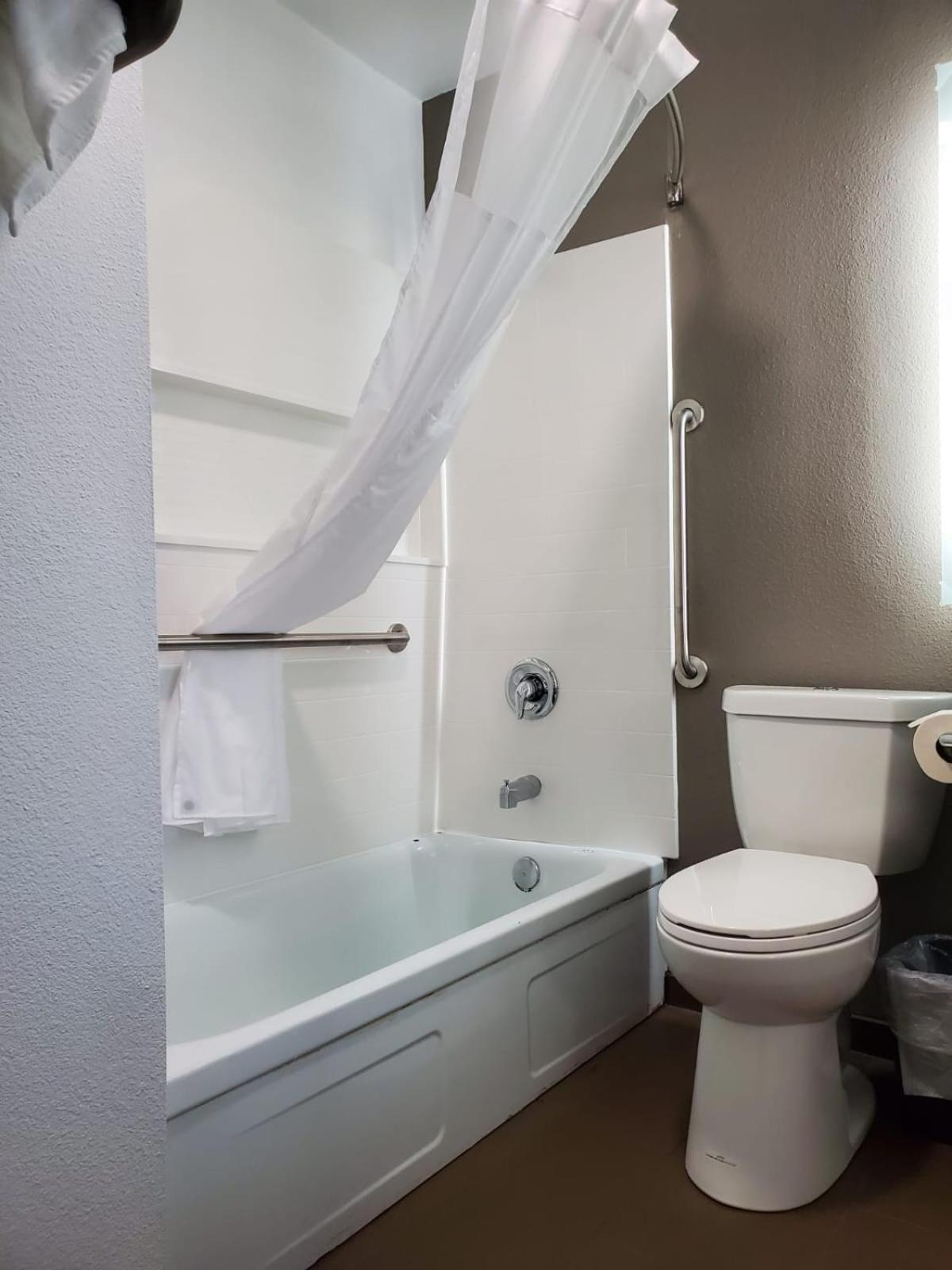 Seven Seas Inn & Suites photo 18
