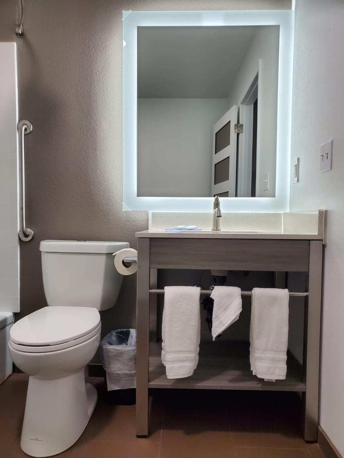 Seven Seas Inn & Suites photo 19