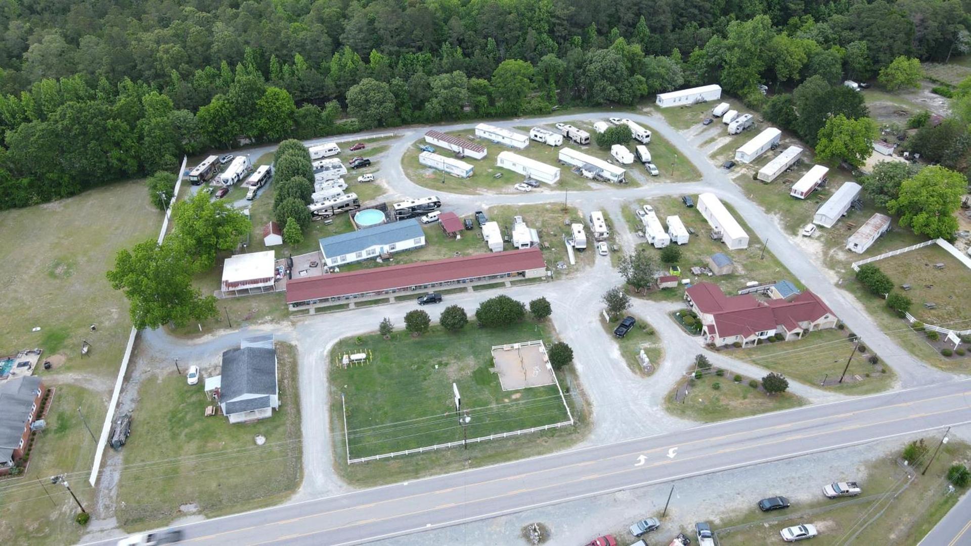 Four Oaks Lodging photo 7