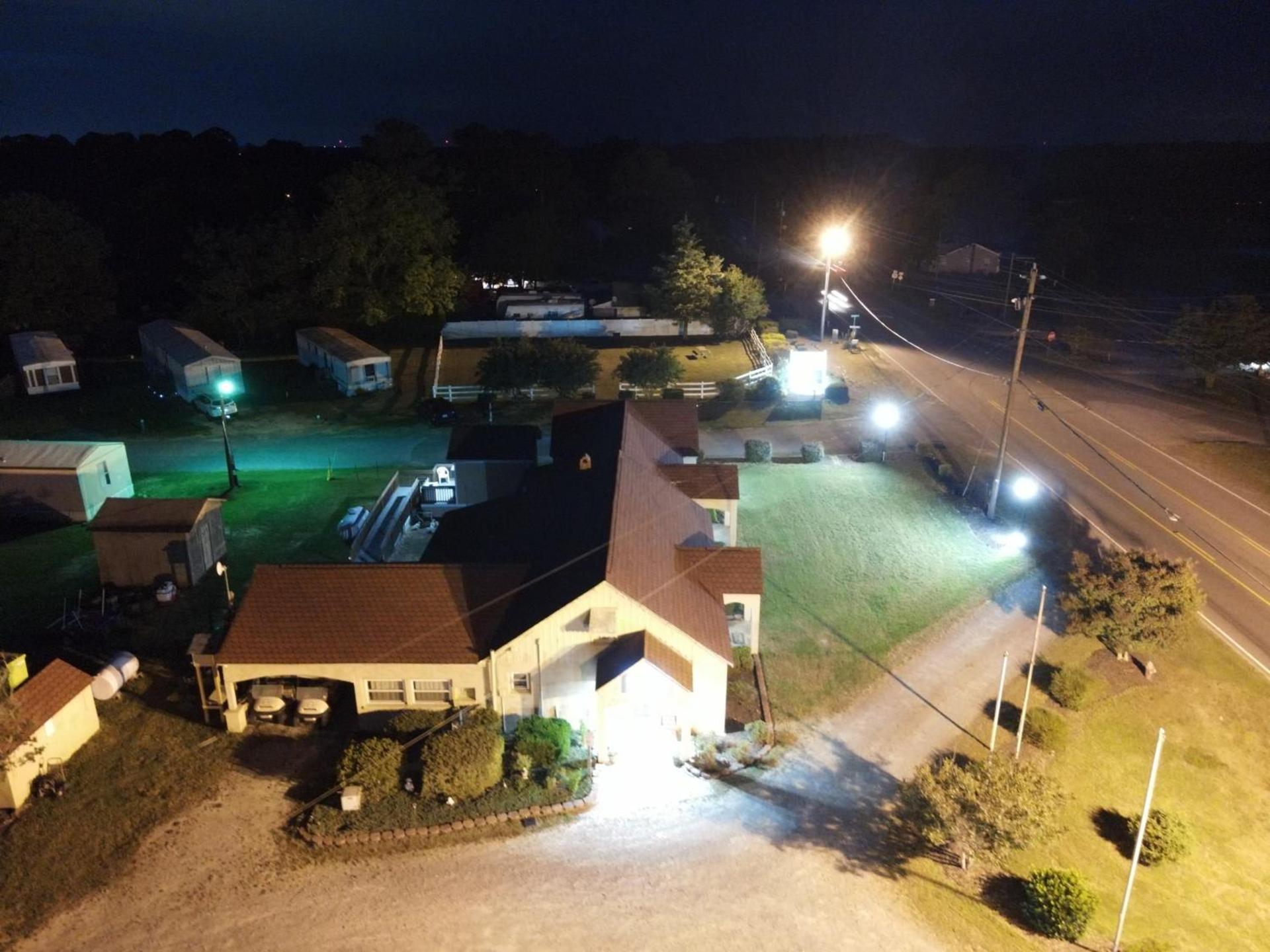 Four Oaks Lodging photo 5