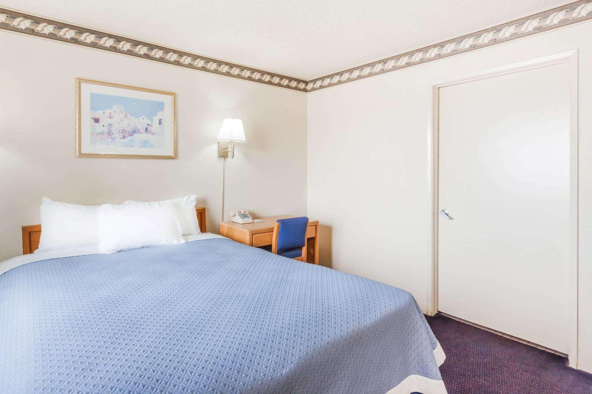 Days Inn by Wyndham Barstow photo 8