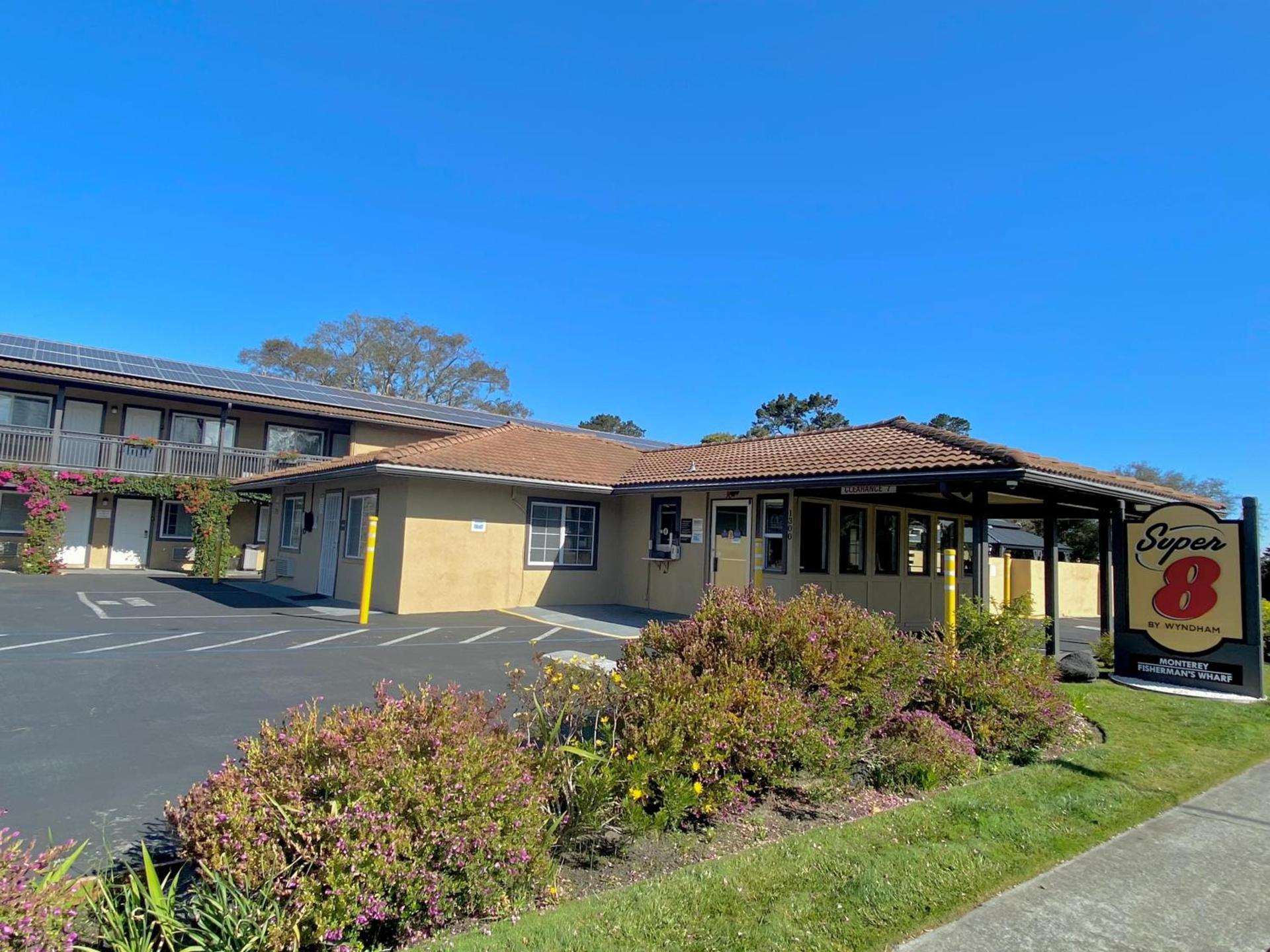 Aura Inn Monterey photo 44