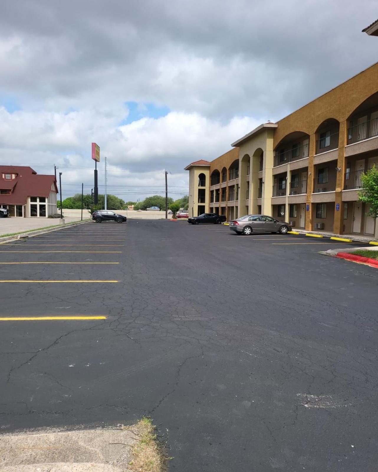 Hallmark Inn and Suites photo 9