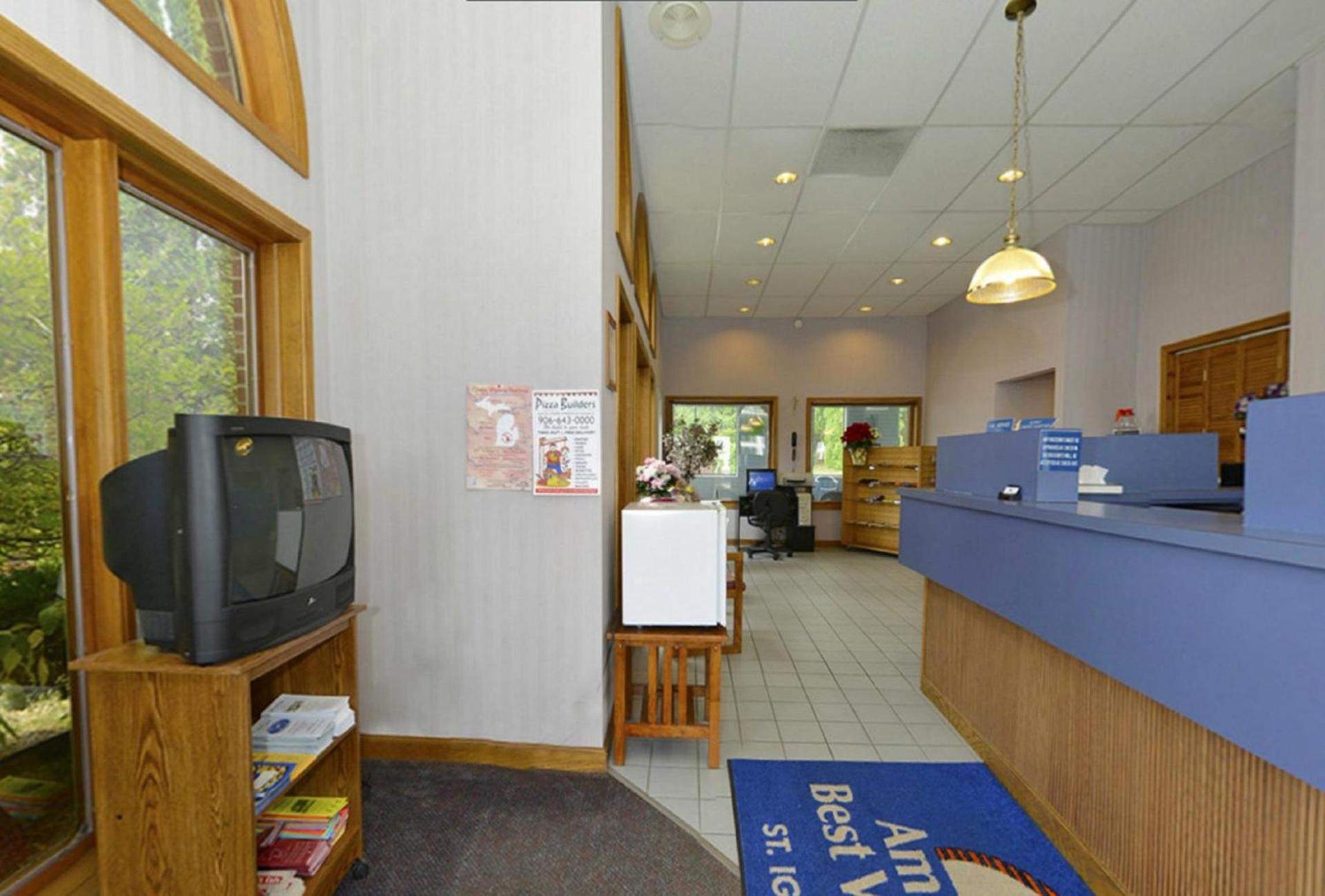 Americas Best Value Inn Saint Ignace photo 14