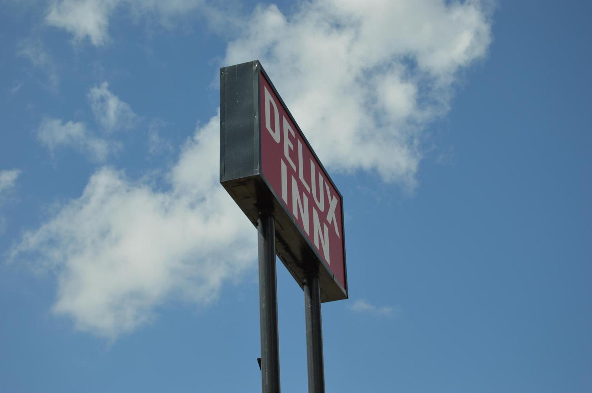 Delux Inn Tulsa photo 2