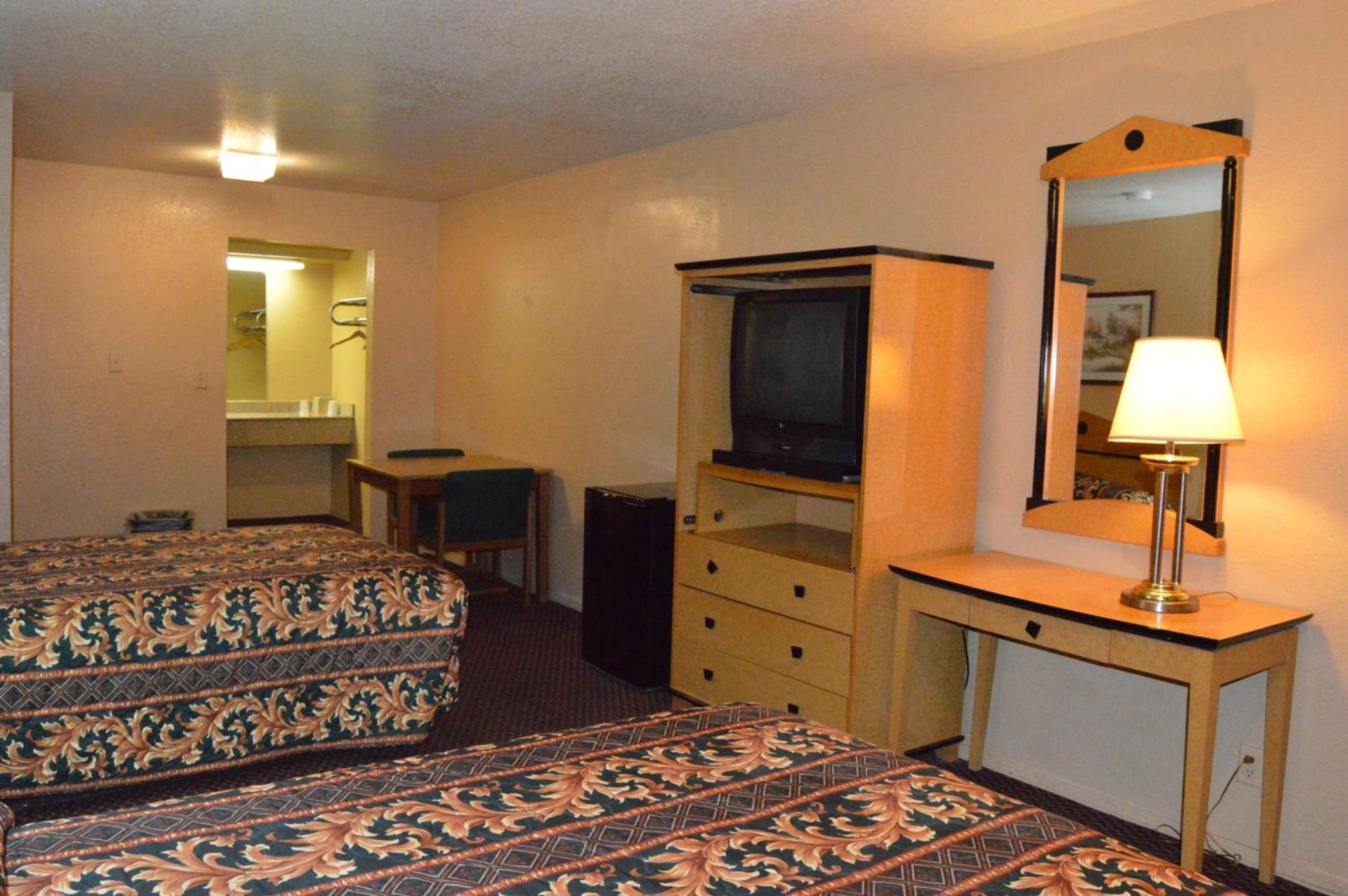 Delux Inn Tulsa photo 11