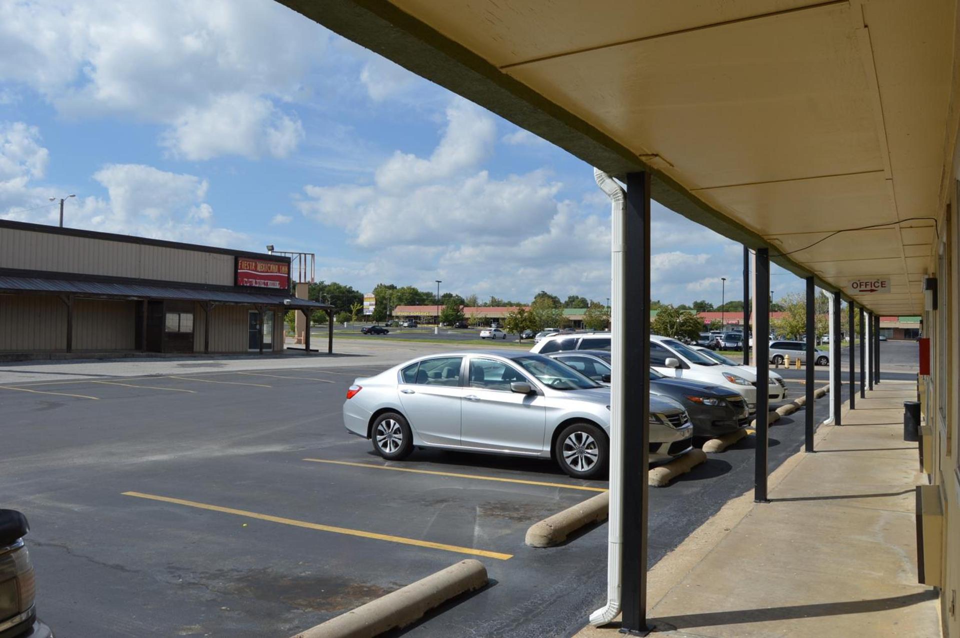 Delux Inn Tulsa photo 4