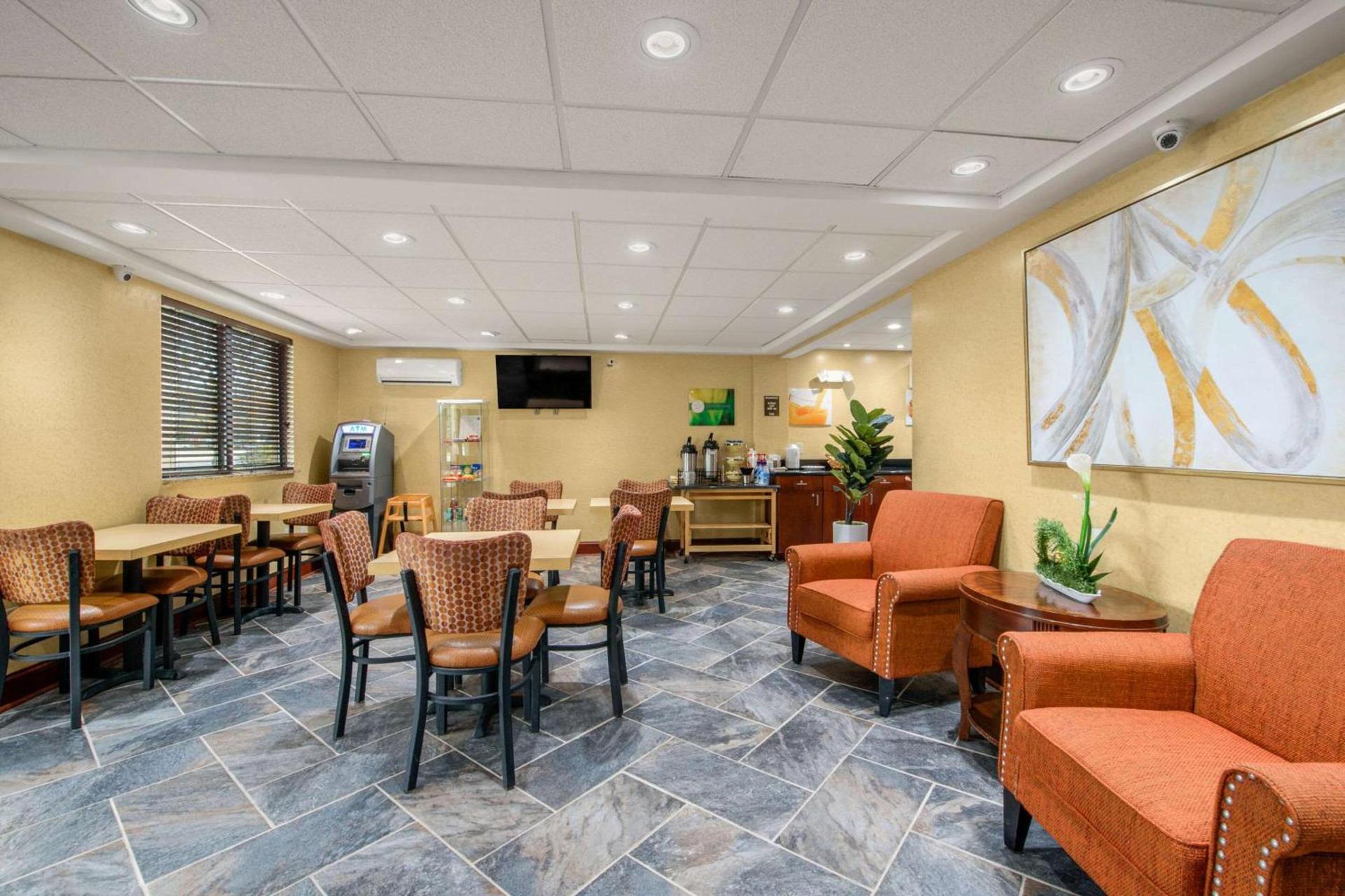 Hibiscus Inn & Suites photo 17