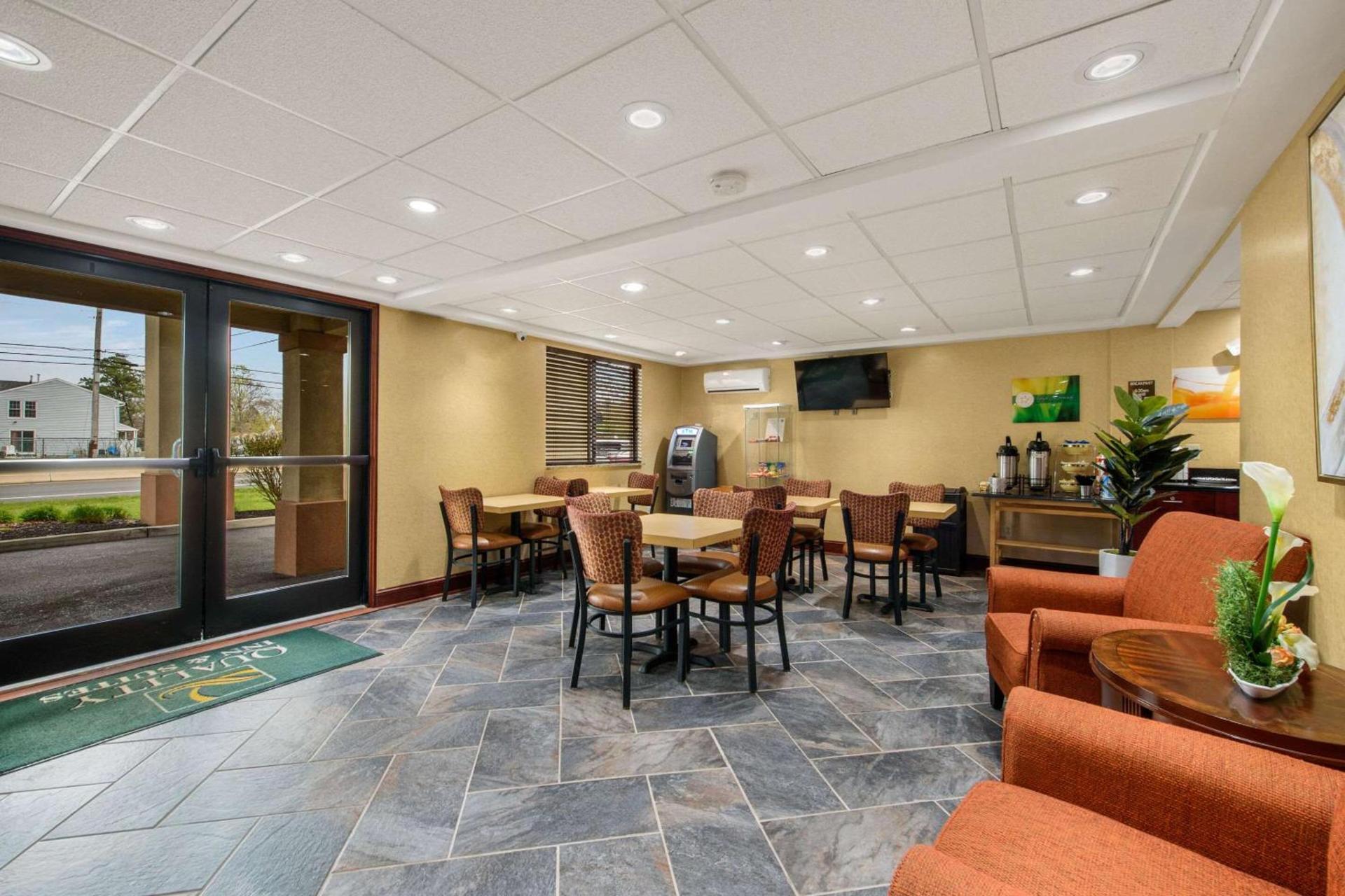 Hibiscus Inn & Suites photo 18