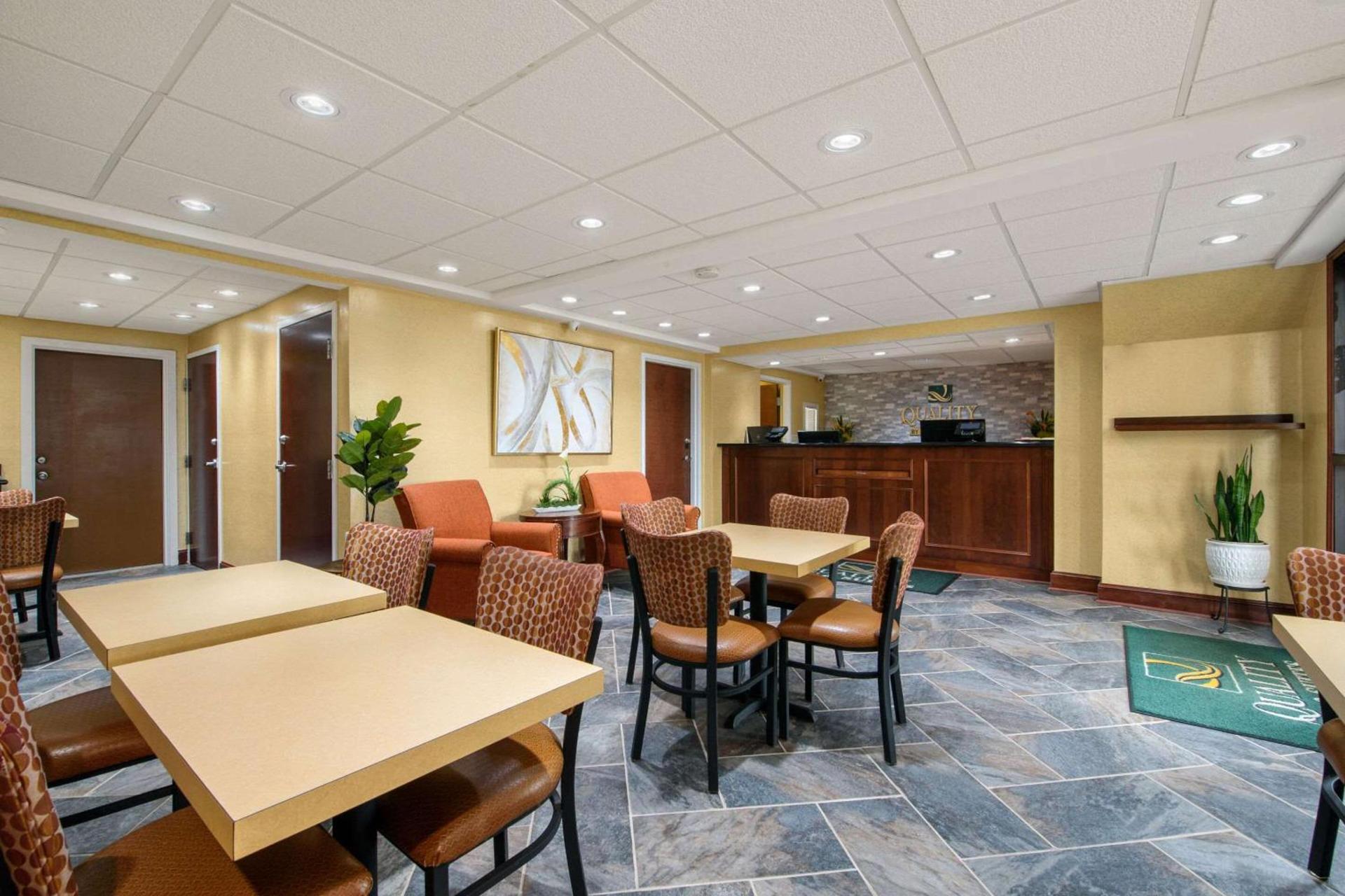 Hibiscus Inn & Suites photo 20