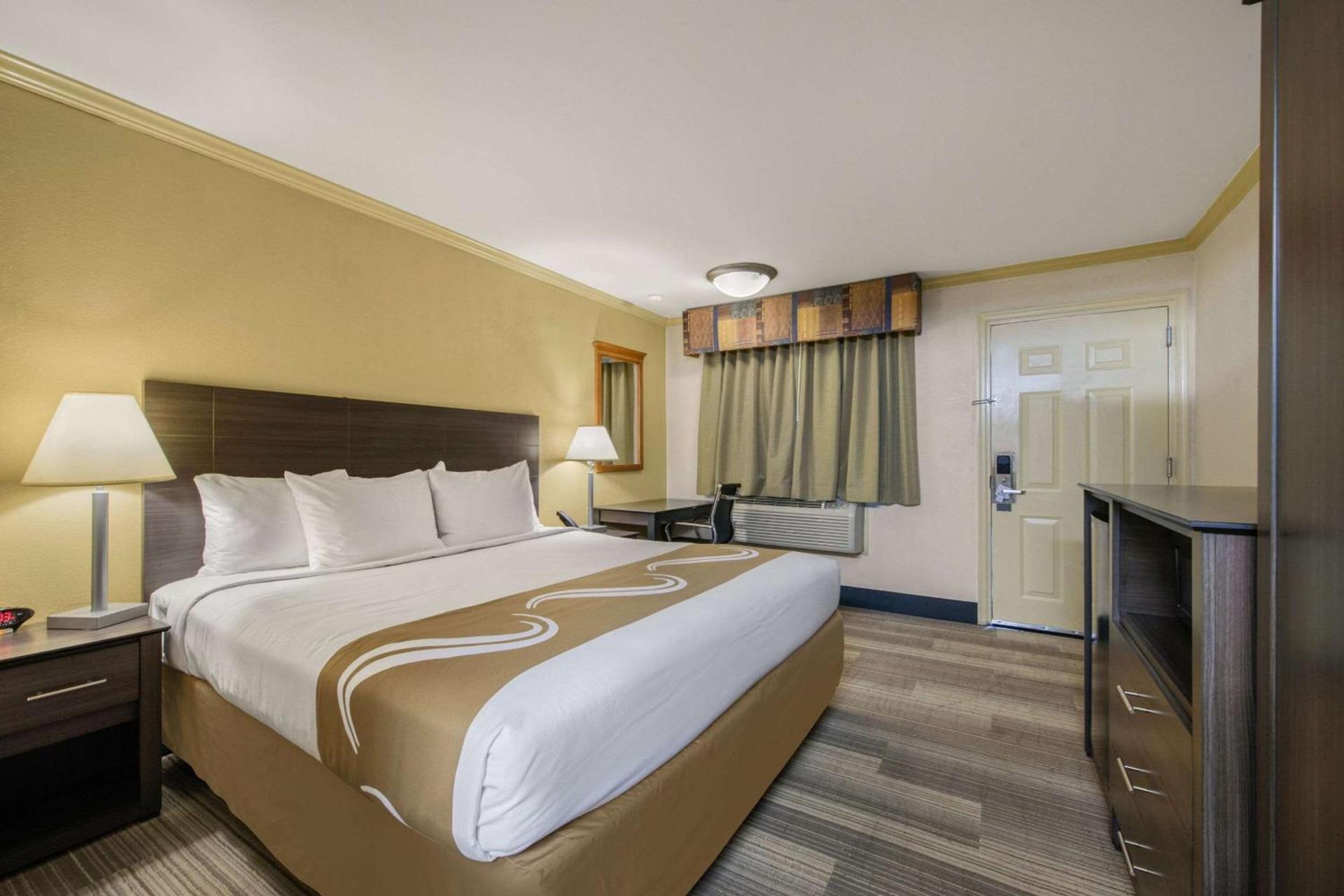 Hibiscus Inn & Suites photo 21