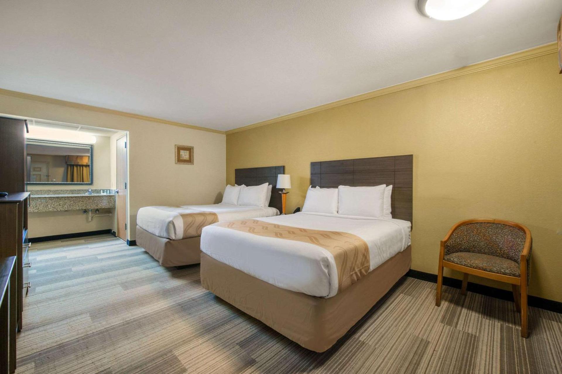 Hibiscus Inn & Suites photo 25