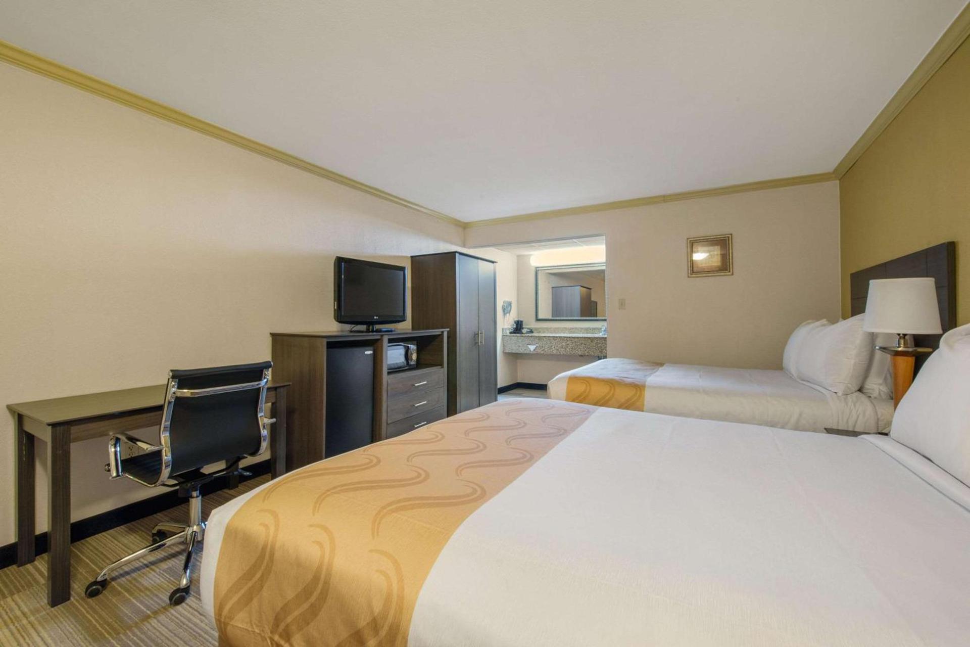 Hibiscus Inn & Suites photo 27