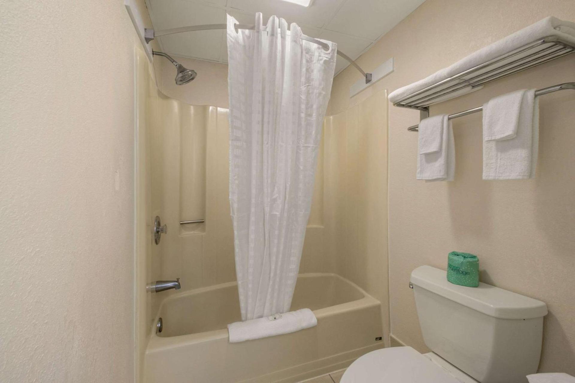Hibiscus Inn & Suites photo 30