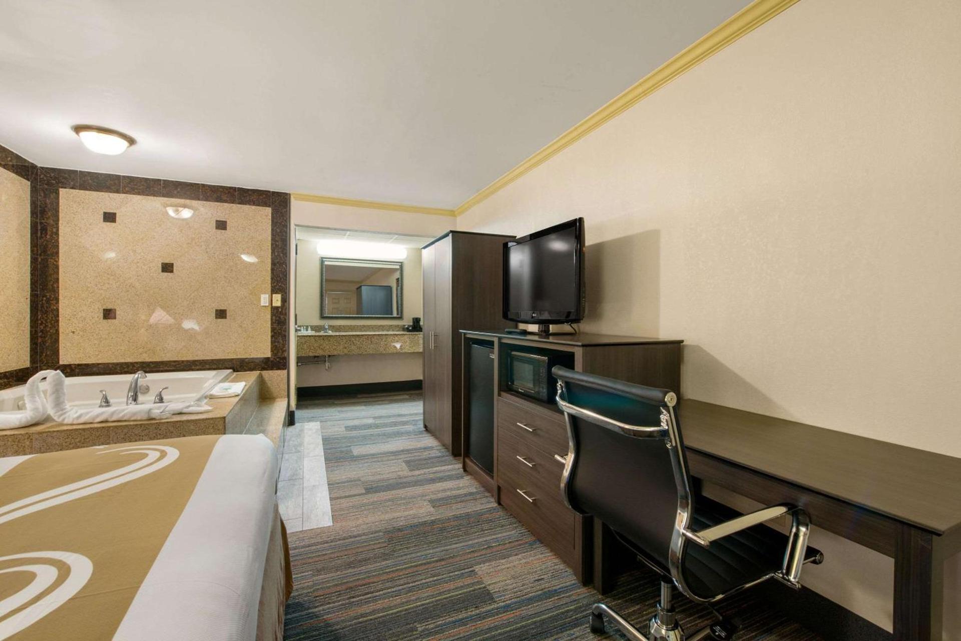 Hibiscus Inn & Suites photo 34