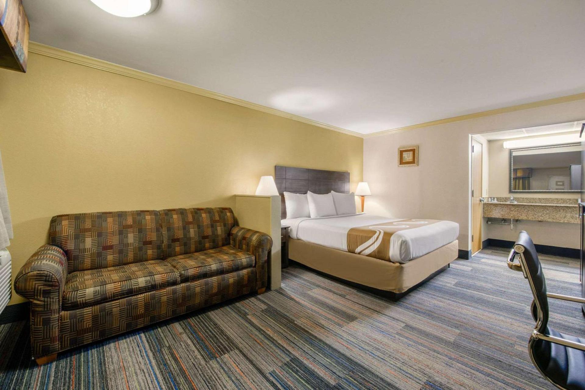 Hibiscus Inn & Suites photo 36
