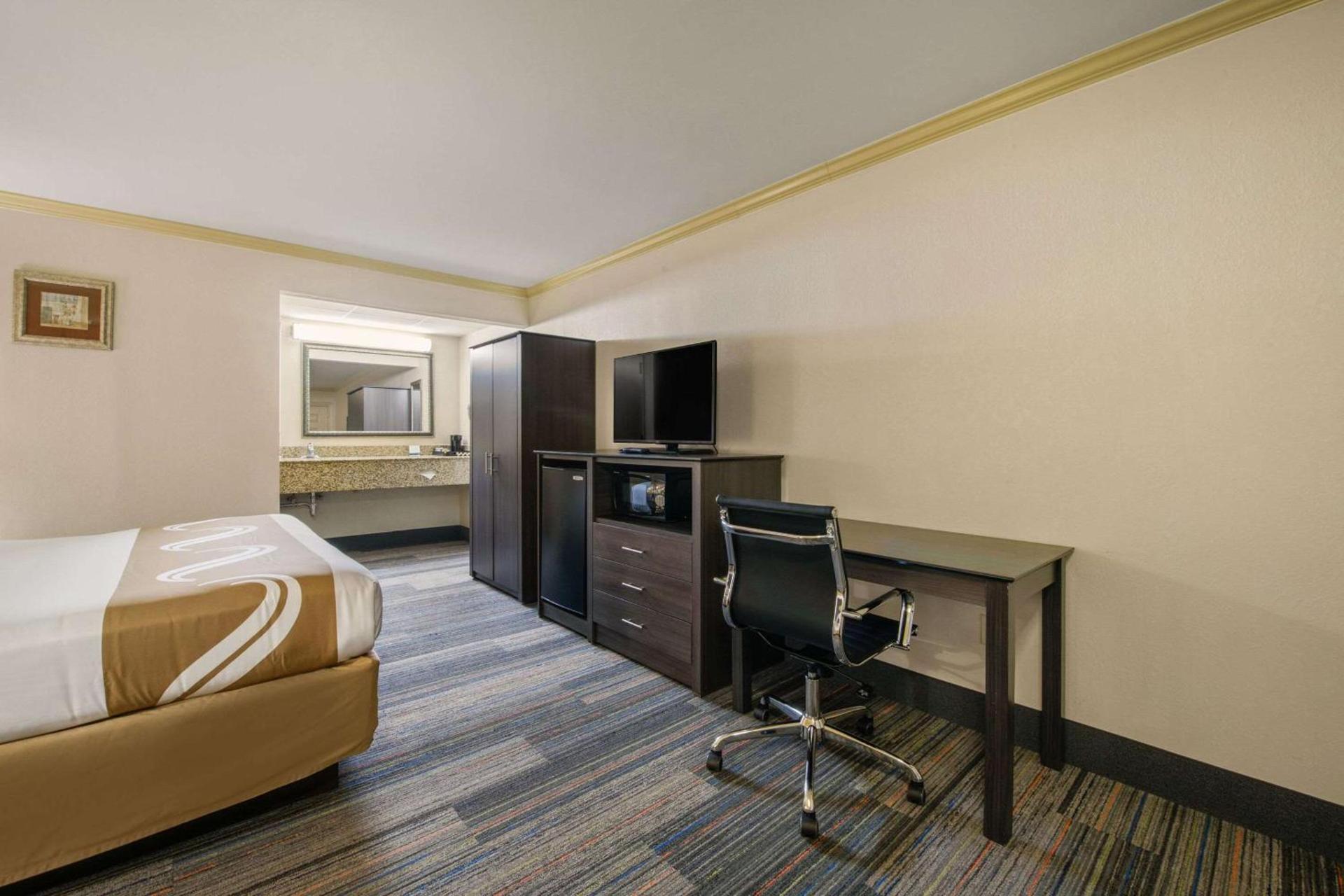 Hibiscus Inn & Suites photo 38