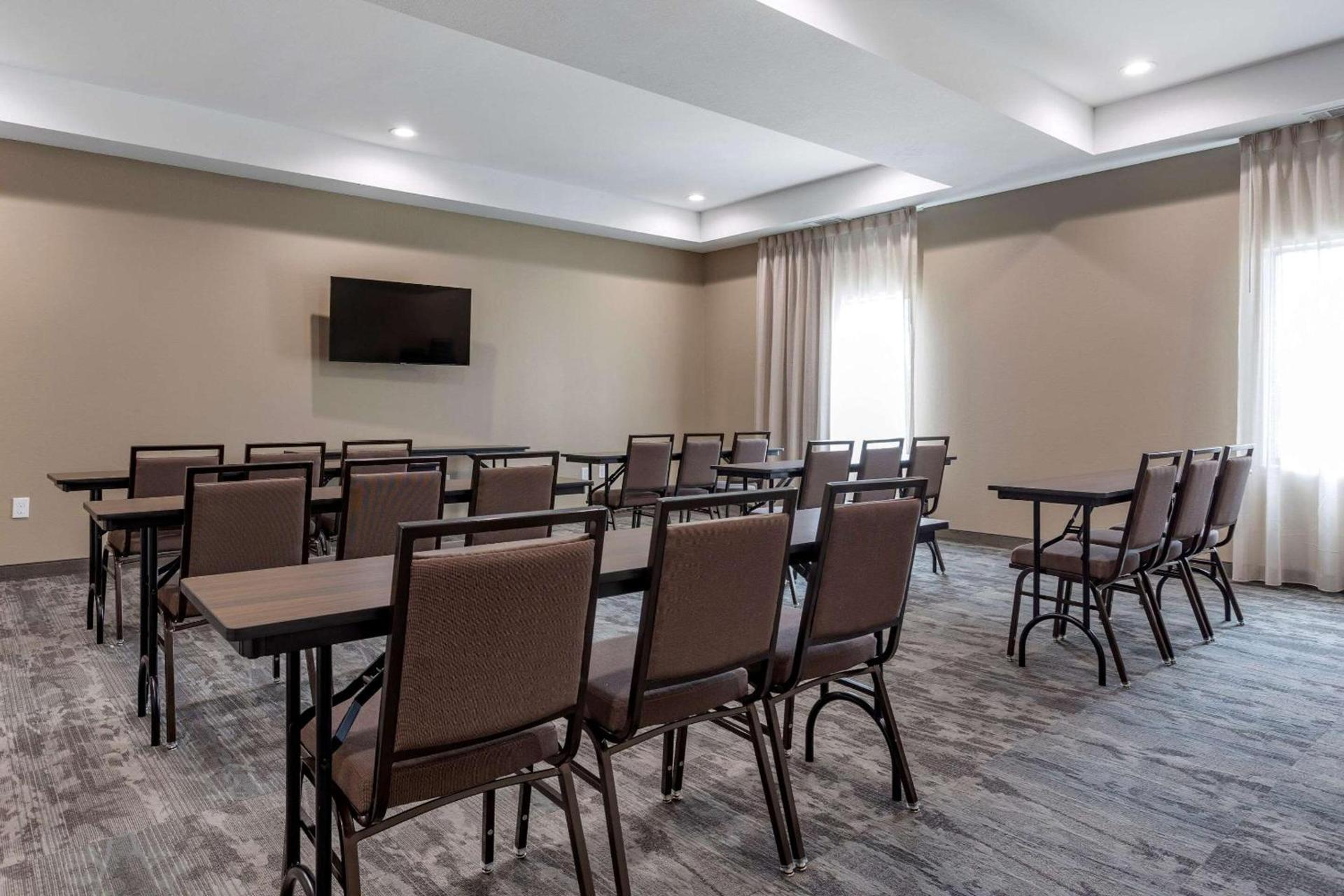 Redwood inn & Suites Crosby photo 27