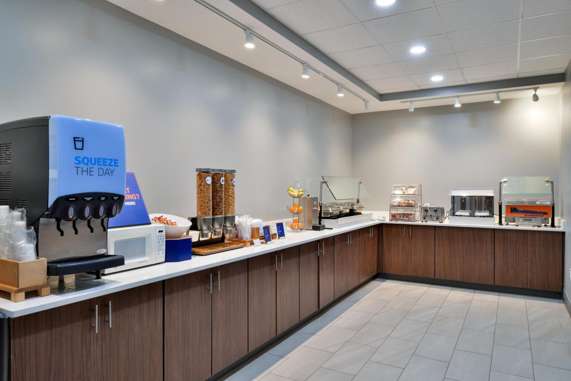 Holiday Inn Express Winston-Salem Medical Ctr Area photo 17