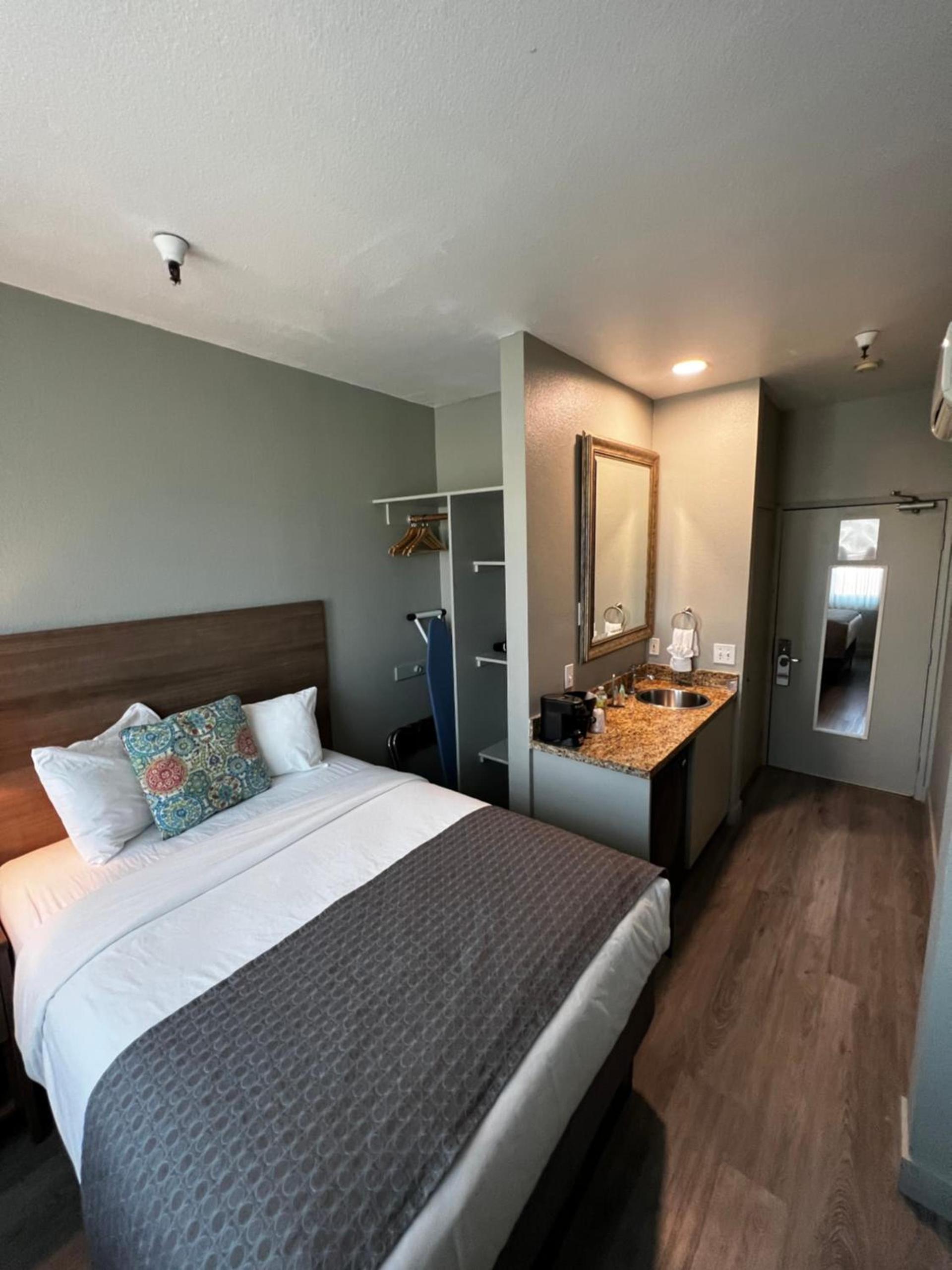 Urban Boutique Hotel- Little Italy, Downtown San Diego photo 11