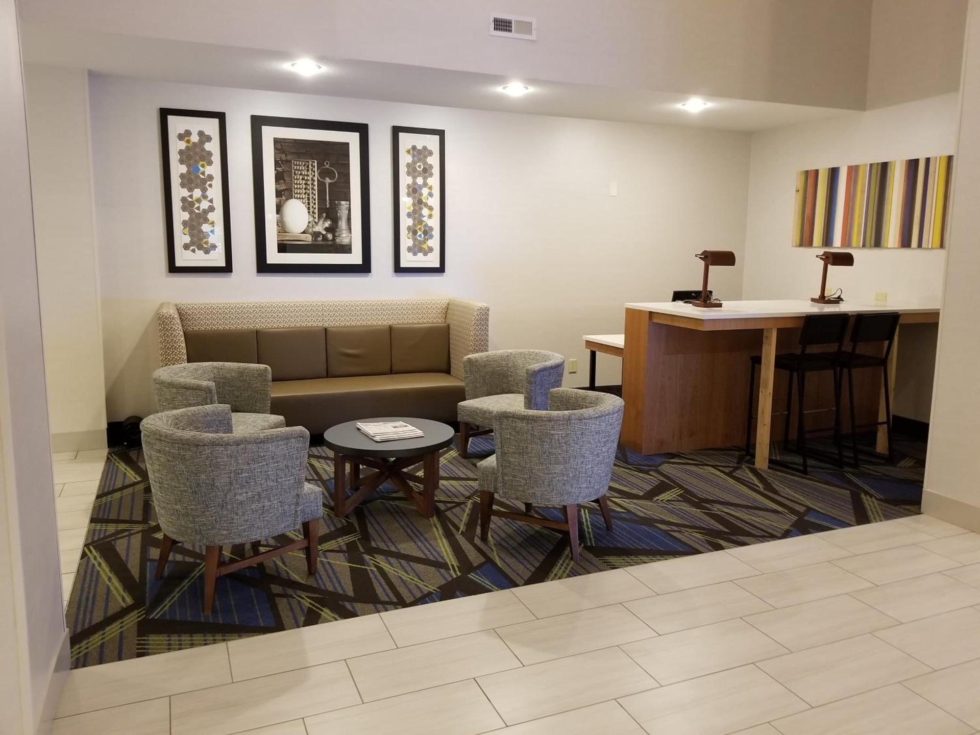 Holiday Inn Express by IHG photo 38